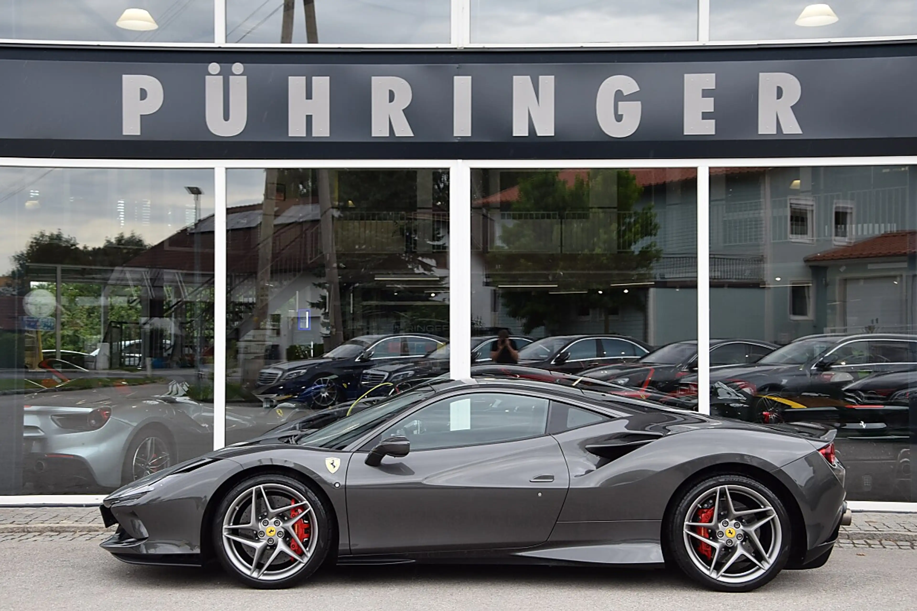 Ferrari F8 Tributo *Lift*Carbon LED*Kamera*Alcantara*