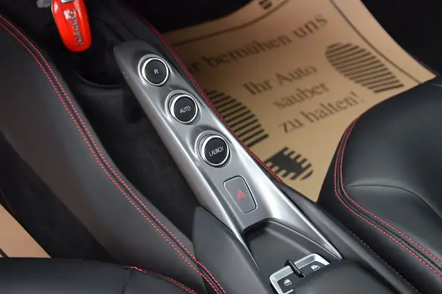 Ferrari F8 Tributo view 10