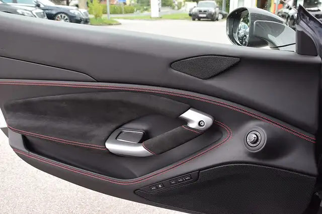 Ferrari F8 Tributo view 11