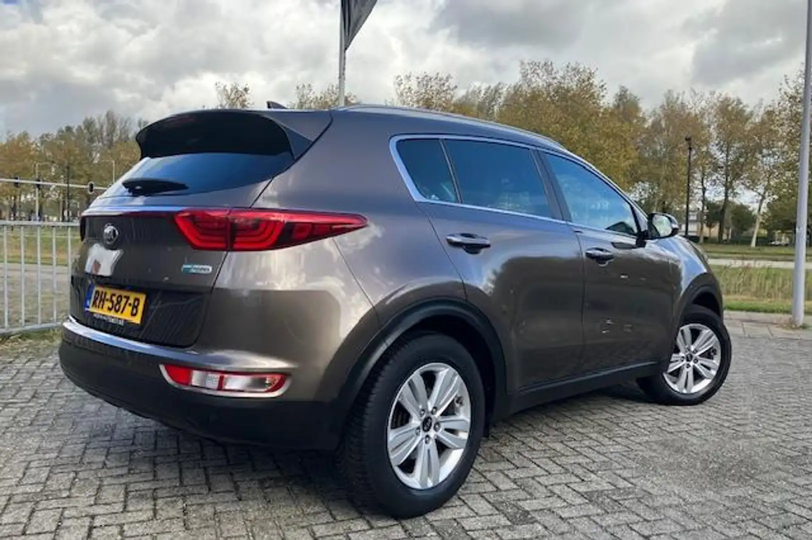Kia Sportage 1.6 GDI 132PK DynamicLine Brun - 2