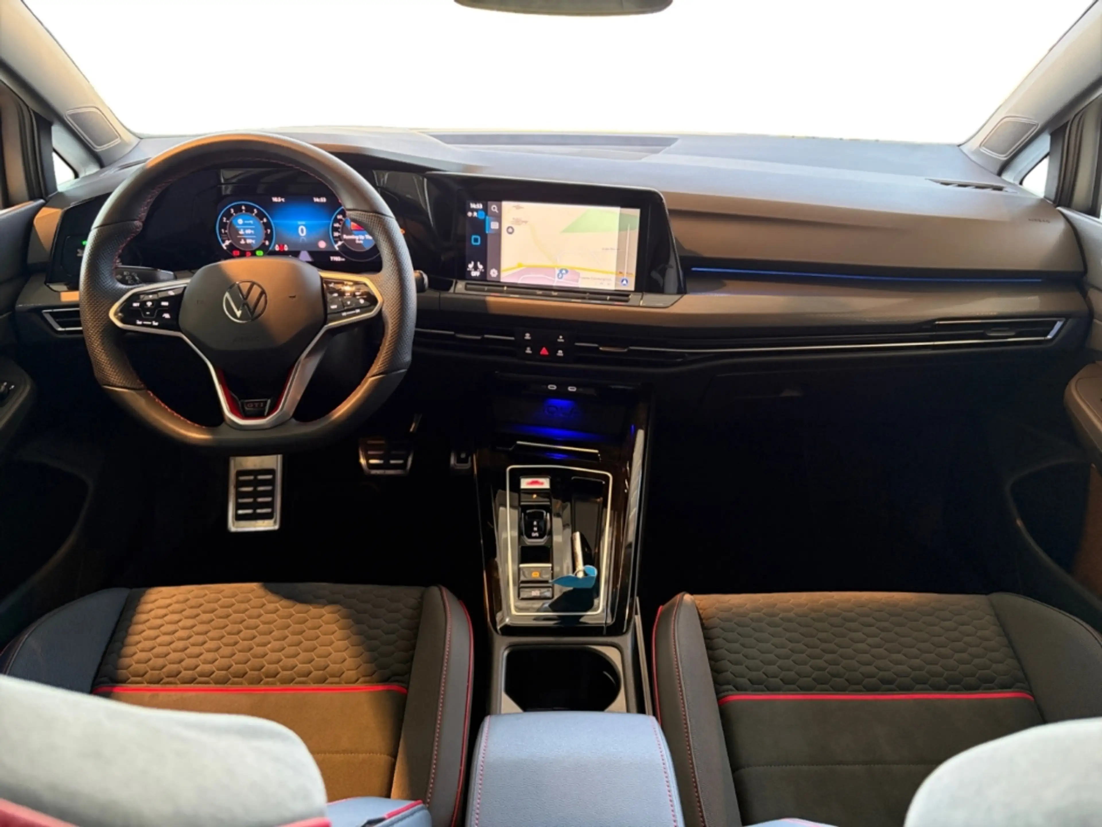 Volkswagen Golf GTI VIII 2.0TSI DSG Clubsport Matrix Navi SHZ Rear Vie — photo 9