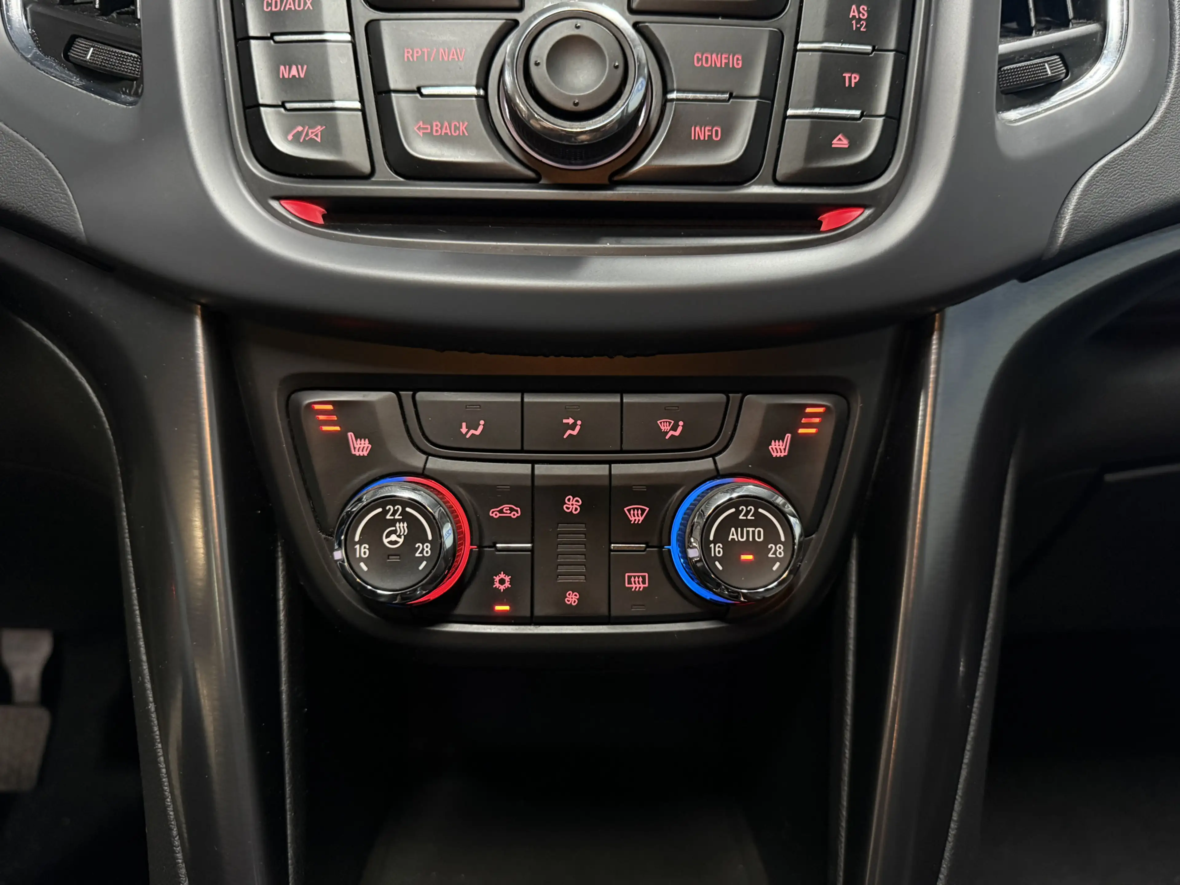 Opel Zafira Tourer 1.4 Cosmo 7p. // Panodak // Half Leer // 18 inch — photo 11