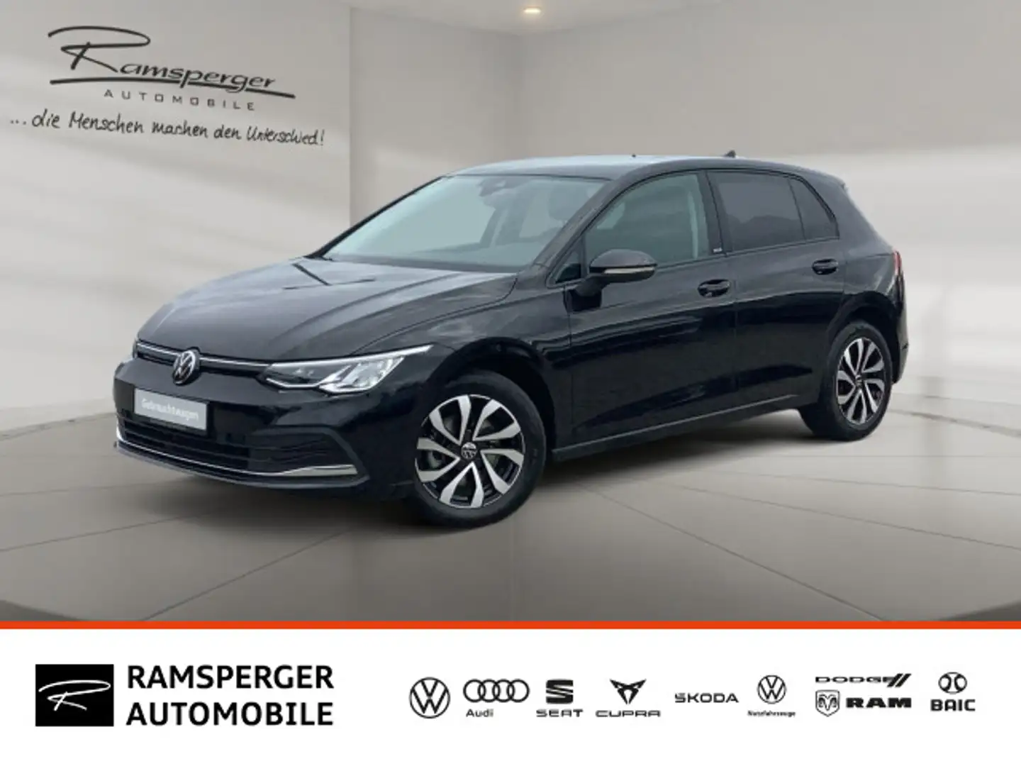 Volkswagen Golf VIII 2.0 TDI DSG Active ACC LED Navi SHZ PD Schwarz - 1