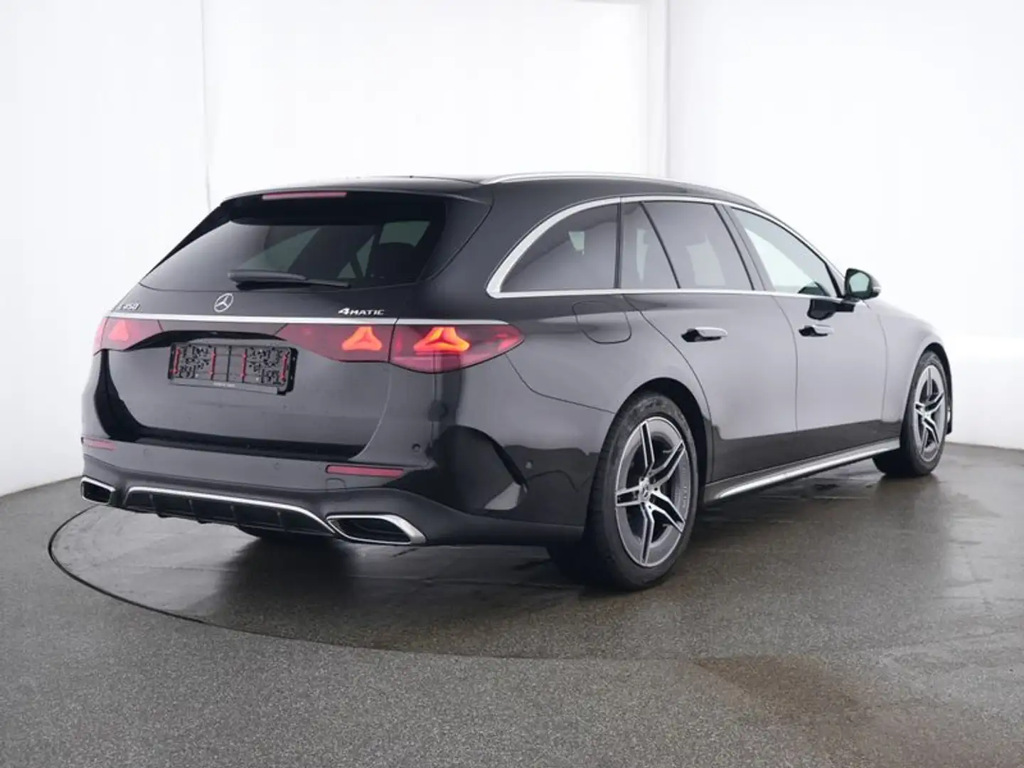 Mercedes-Benz E 450 4M T AMG/PANO/AHK/360/DISTRONIC Schwarz - 2