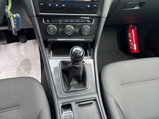 Volkswagen Golf view 14