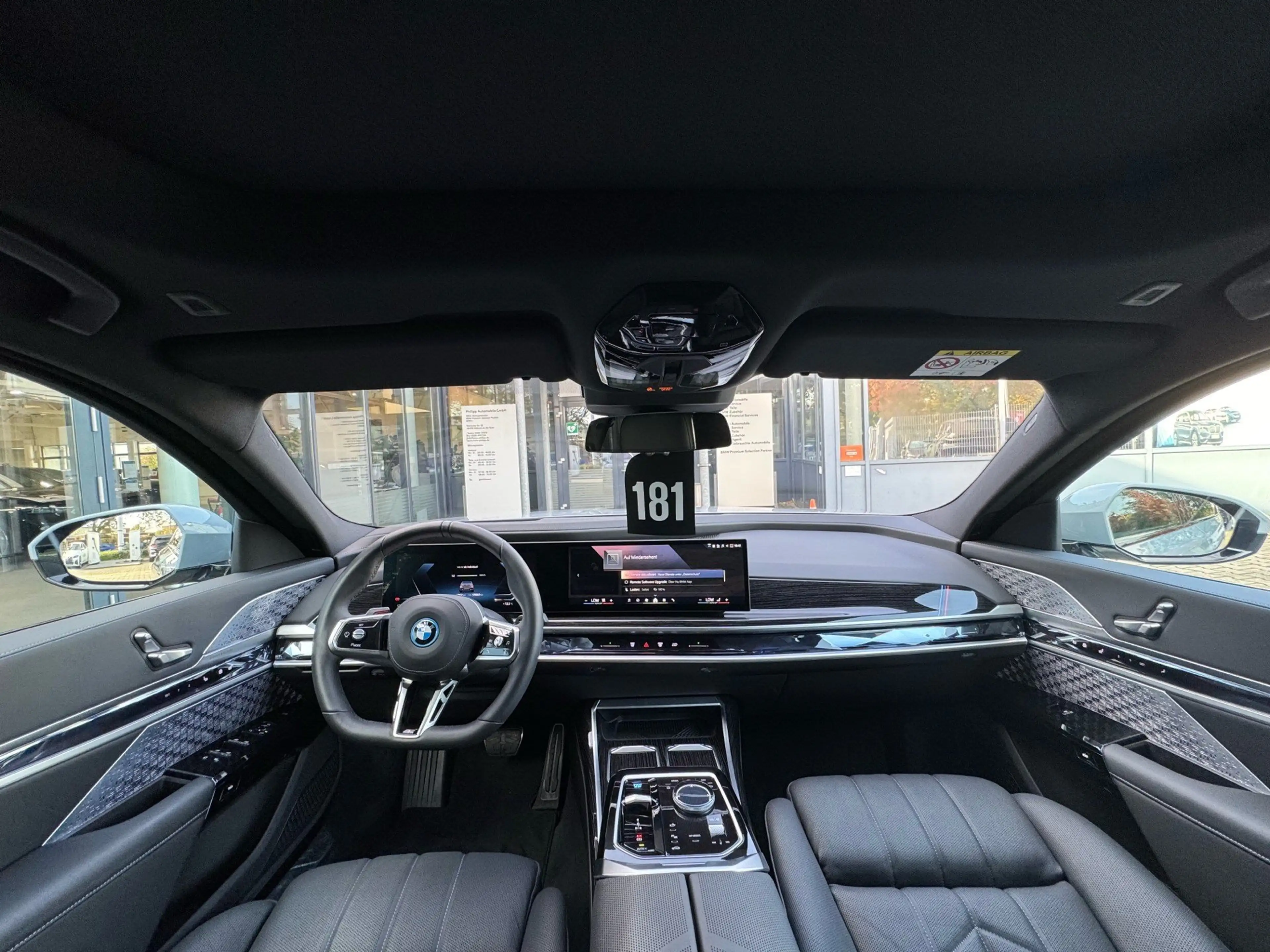 BMW i7 xDrive60 M Sport B&W Lounge TV Massage — photo 3