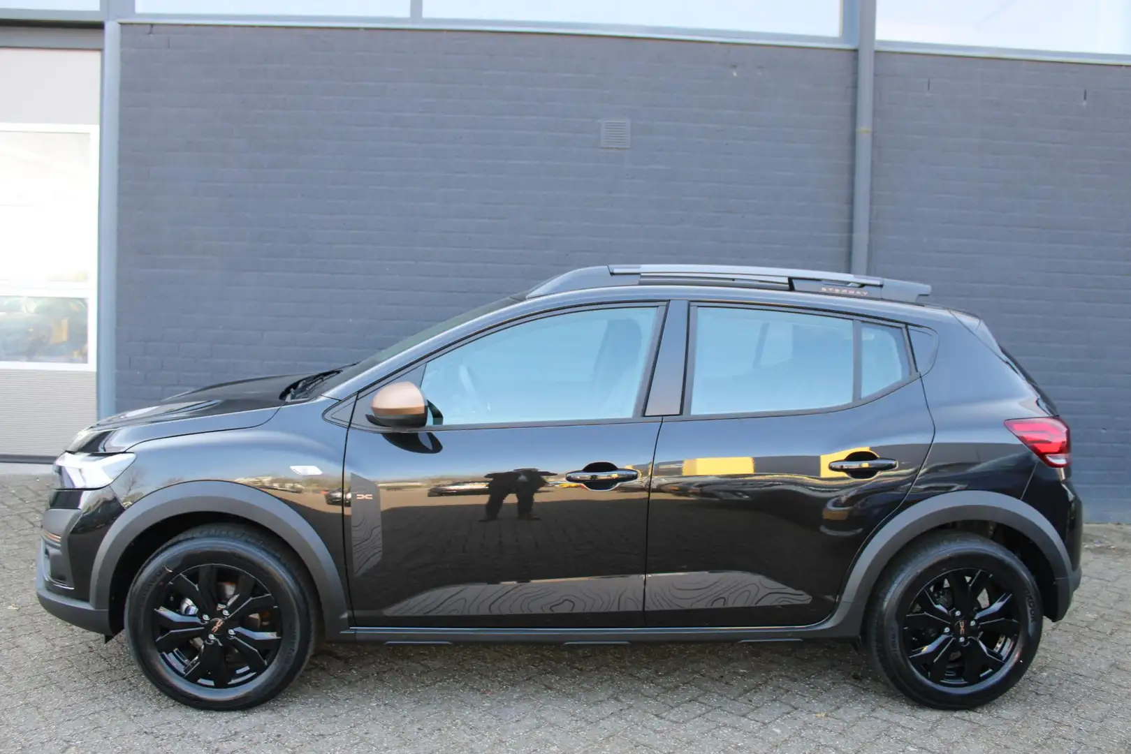 Dacia Sandero Stepway 1.0 TCe 100 ECO-G Extreme Zwart - 2