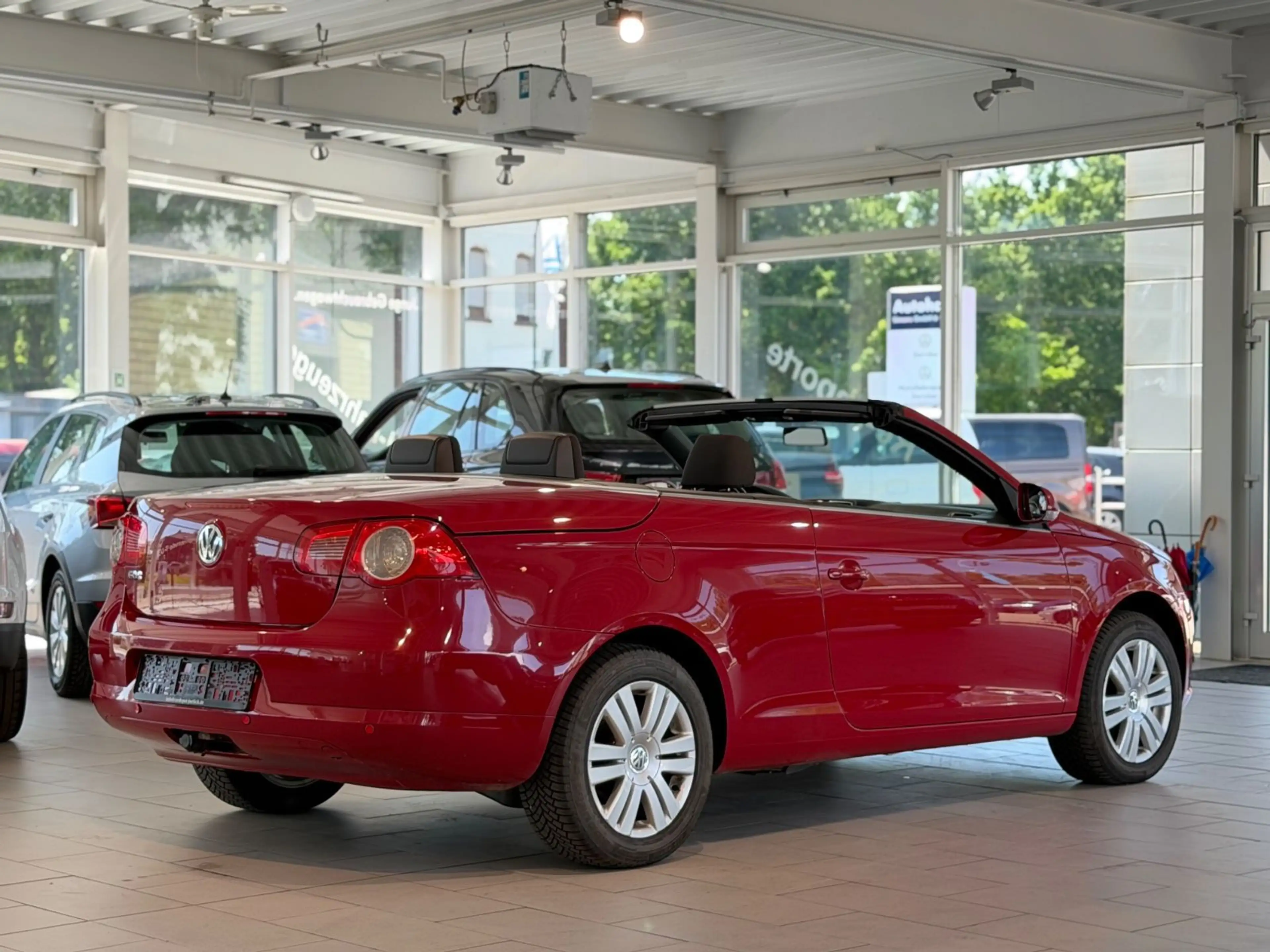 Volkswagen Eos Basis BMT*KLIMAAUT.*PDC*SHZ*SPORT*2.0L*AHK* — photo 6