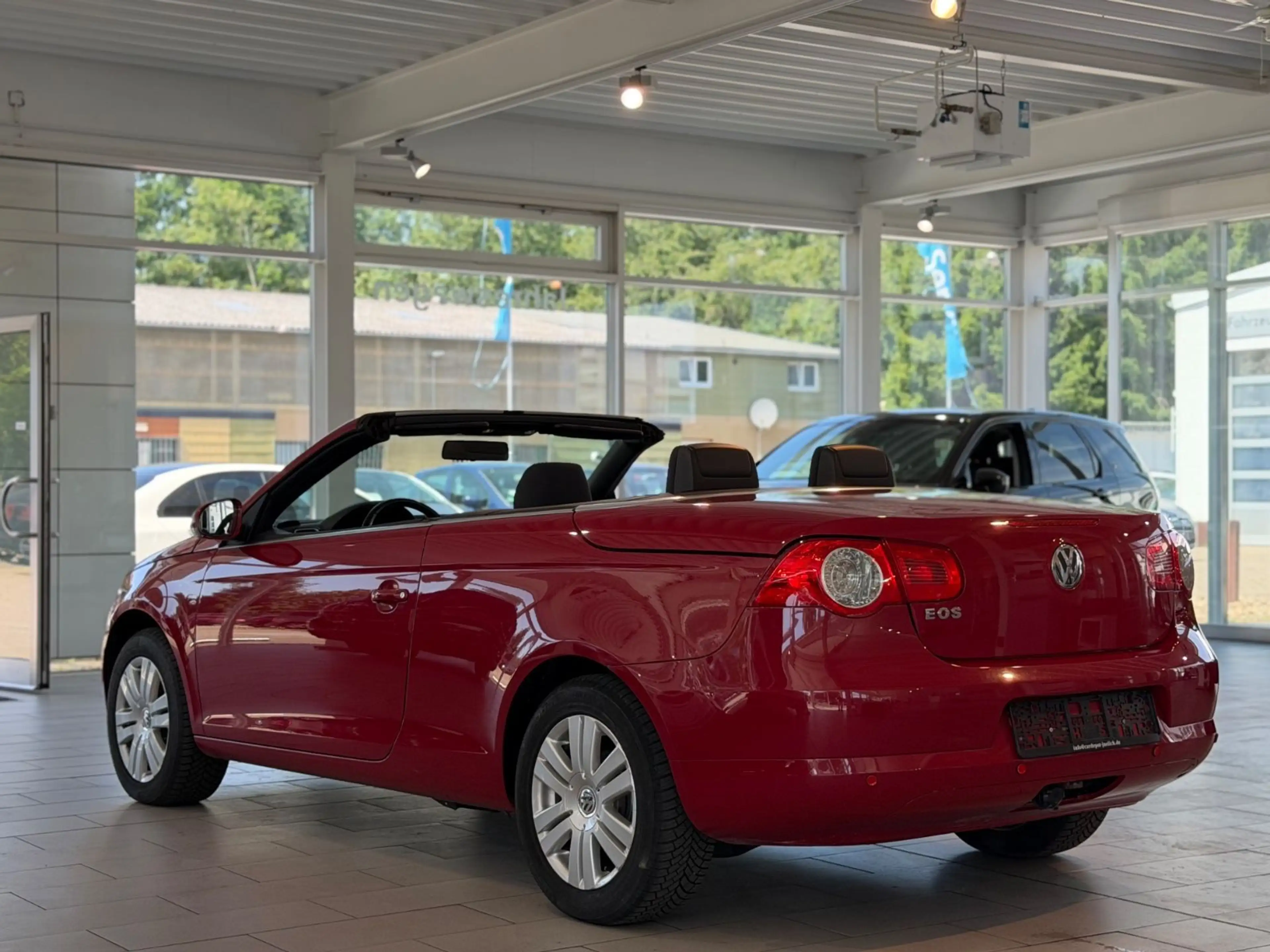 Volkswagen Eos Basis BMT*KLIMAAUT.*PDC*SHZ*SPORT*2.0L*AHK* — photo 4