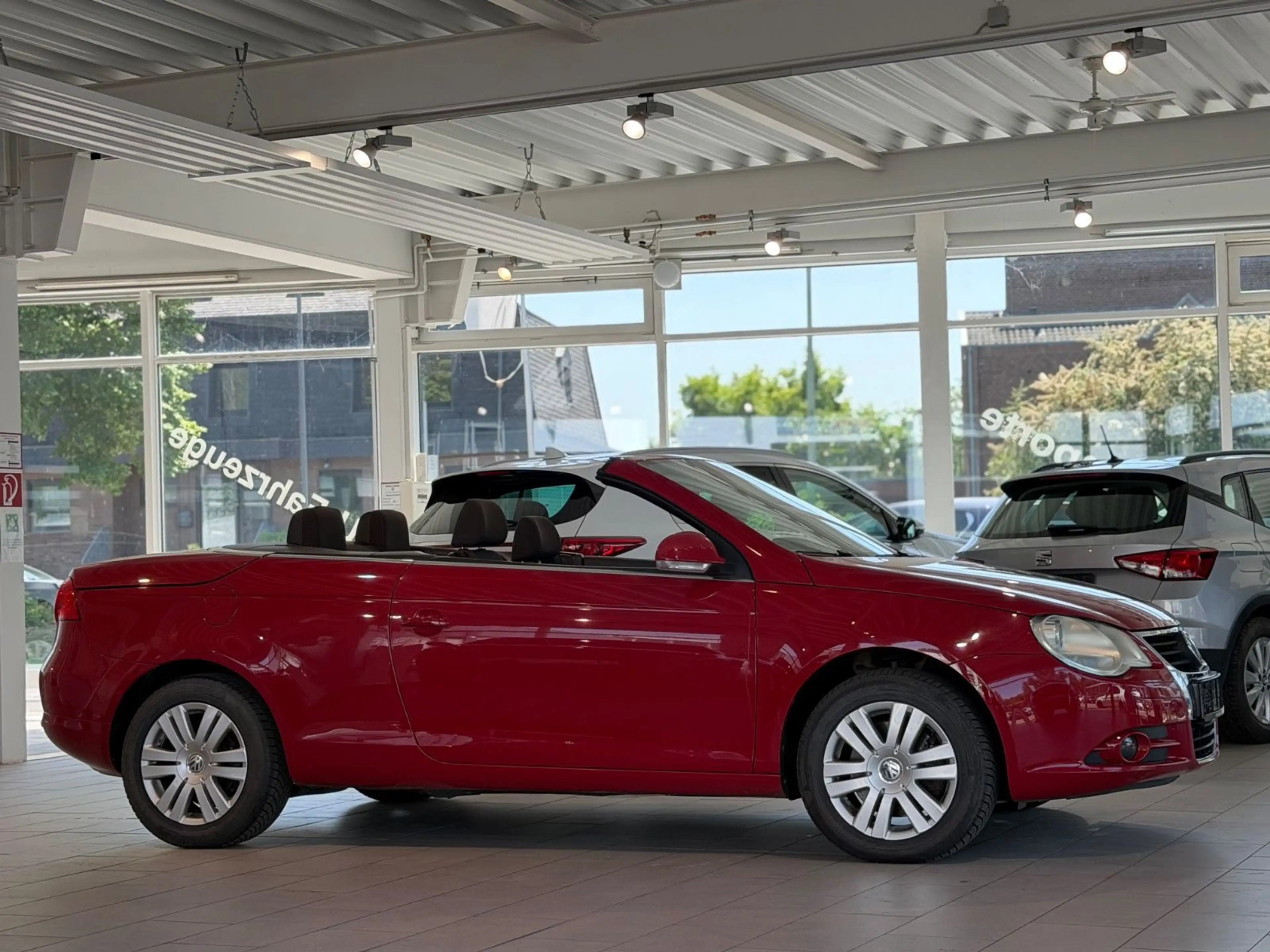 Volkswagen Eos Basis BMT*KLIMAAUT.*PDC*SHZ*SPORT*2.0L*AHK* — photo 8