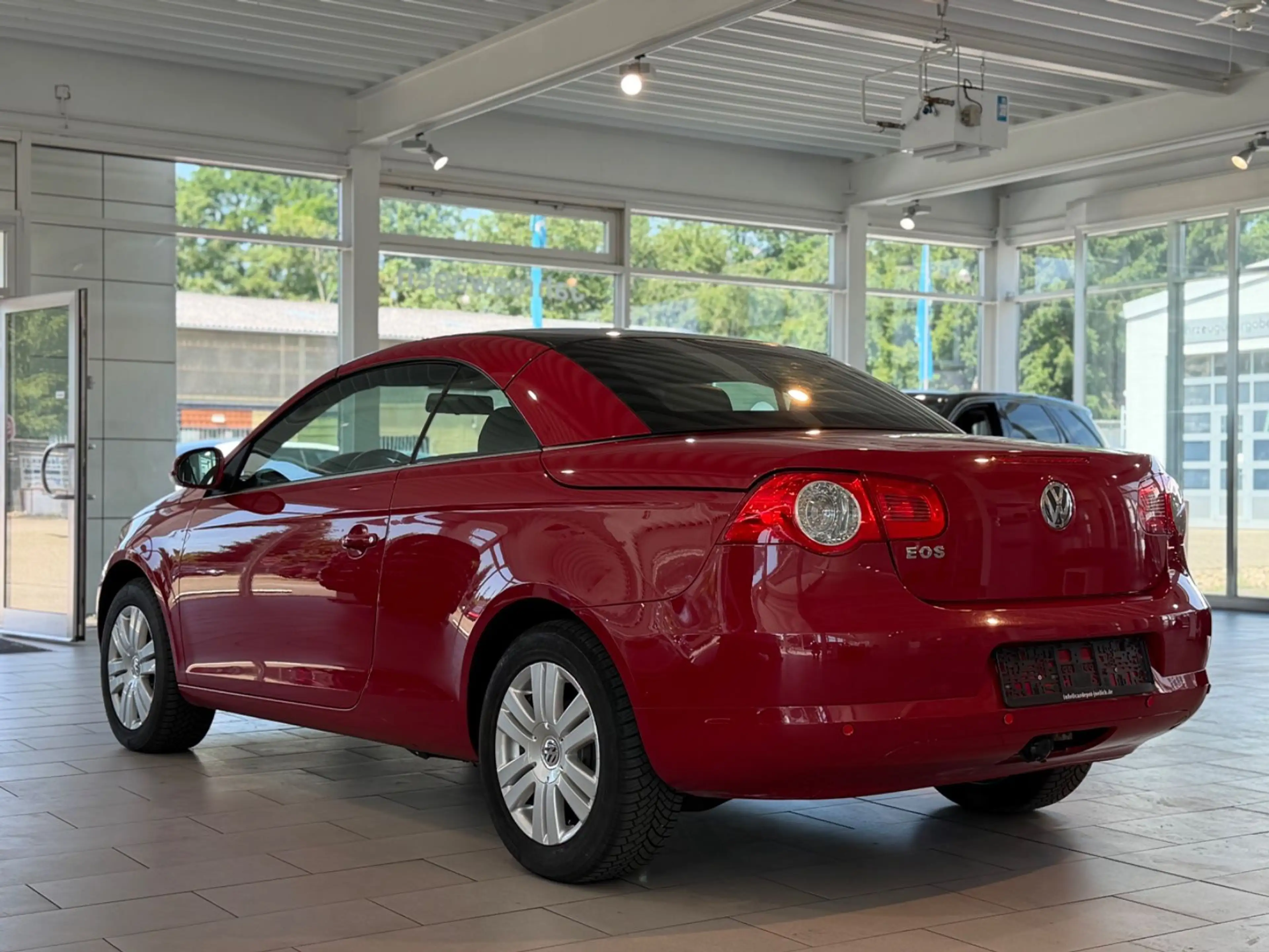 Volkswagen Eos Basis BMT*KLIMAAUT.*PDC*SHZ*SPORT*2.0L*AHK* — photo 5