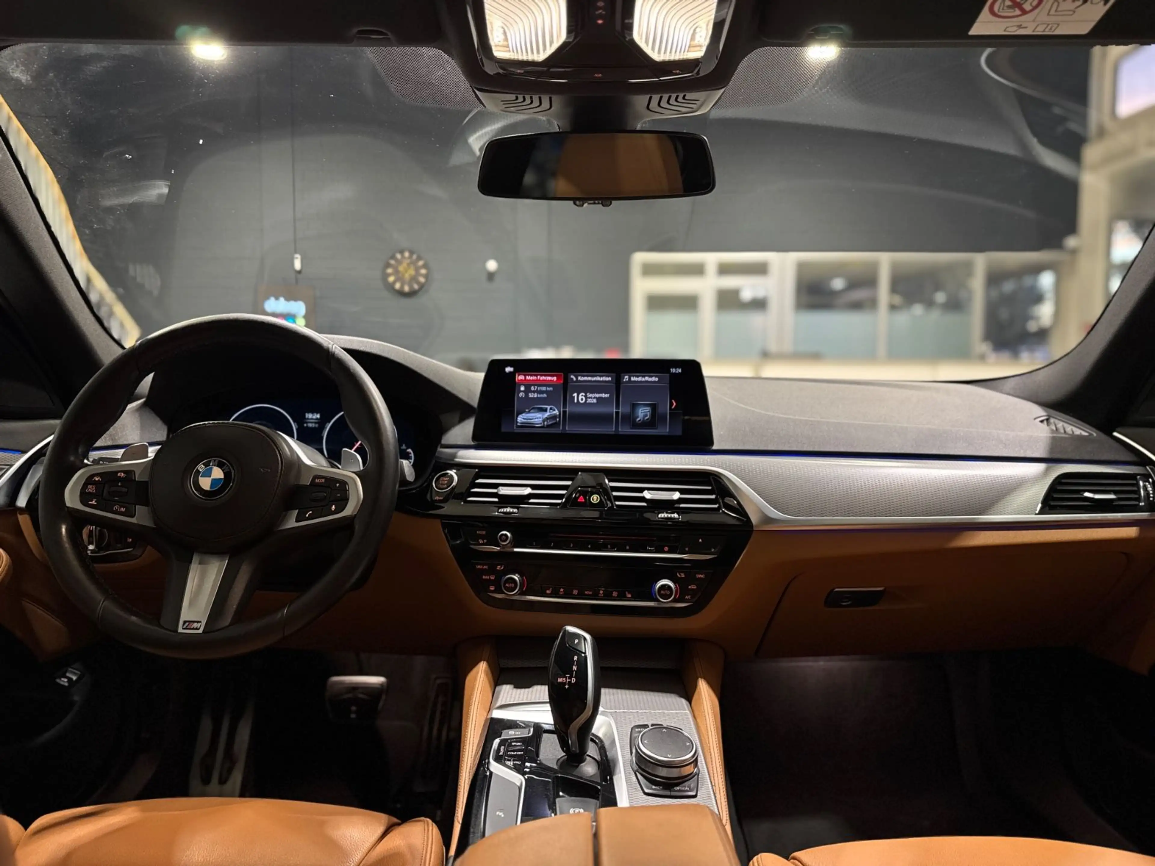 BMW 525 d M-Paket I SoftClose I HUD I Schiebedach — photo 15