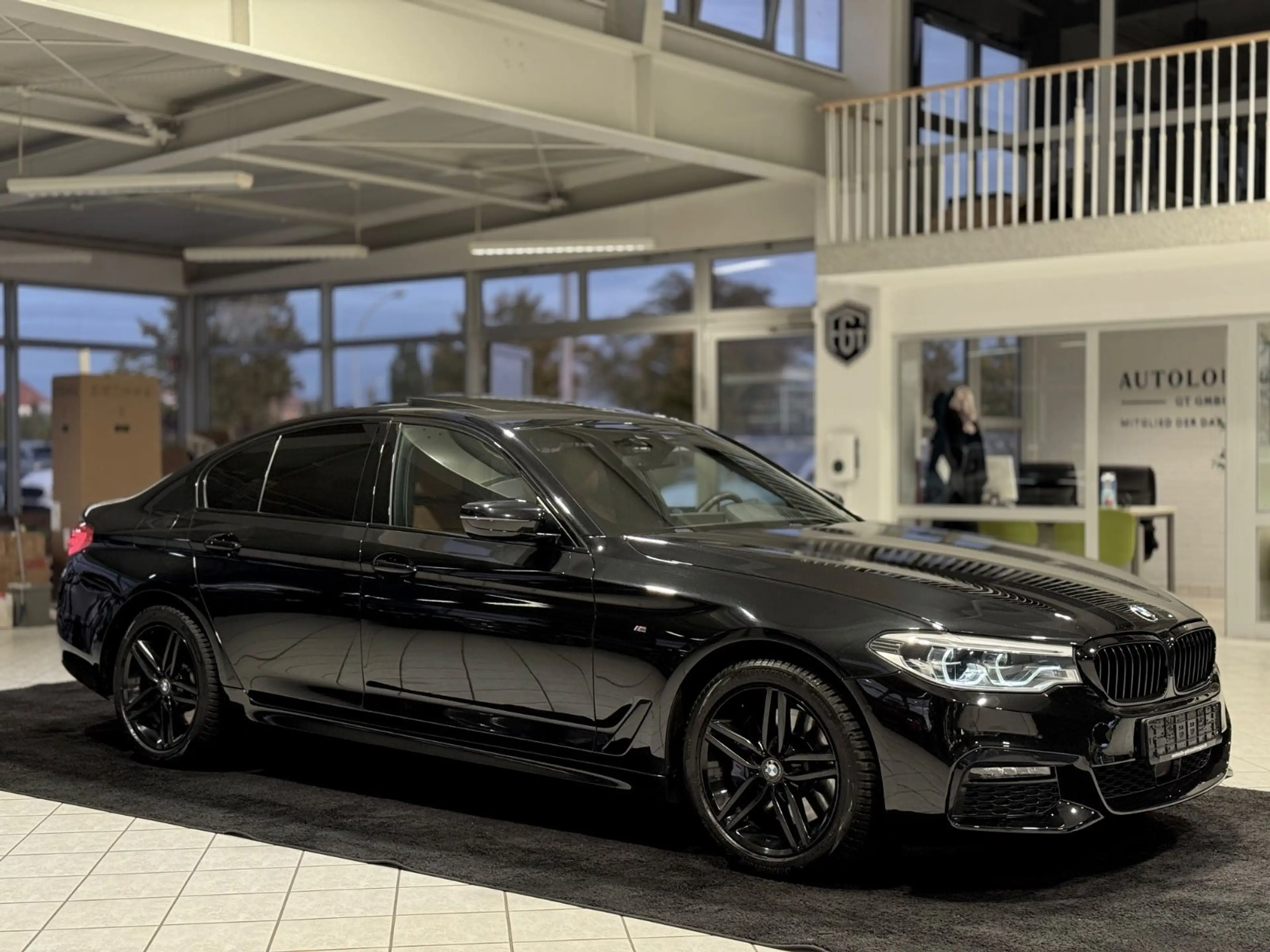 BMW 525 d M-Paket I SoftClose I HUD I Schiebedach — photo 2
