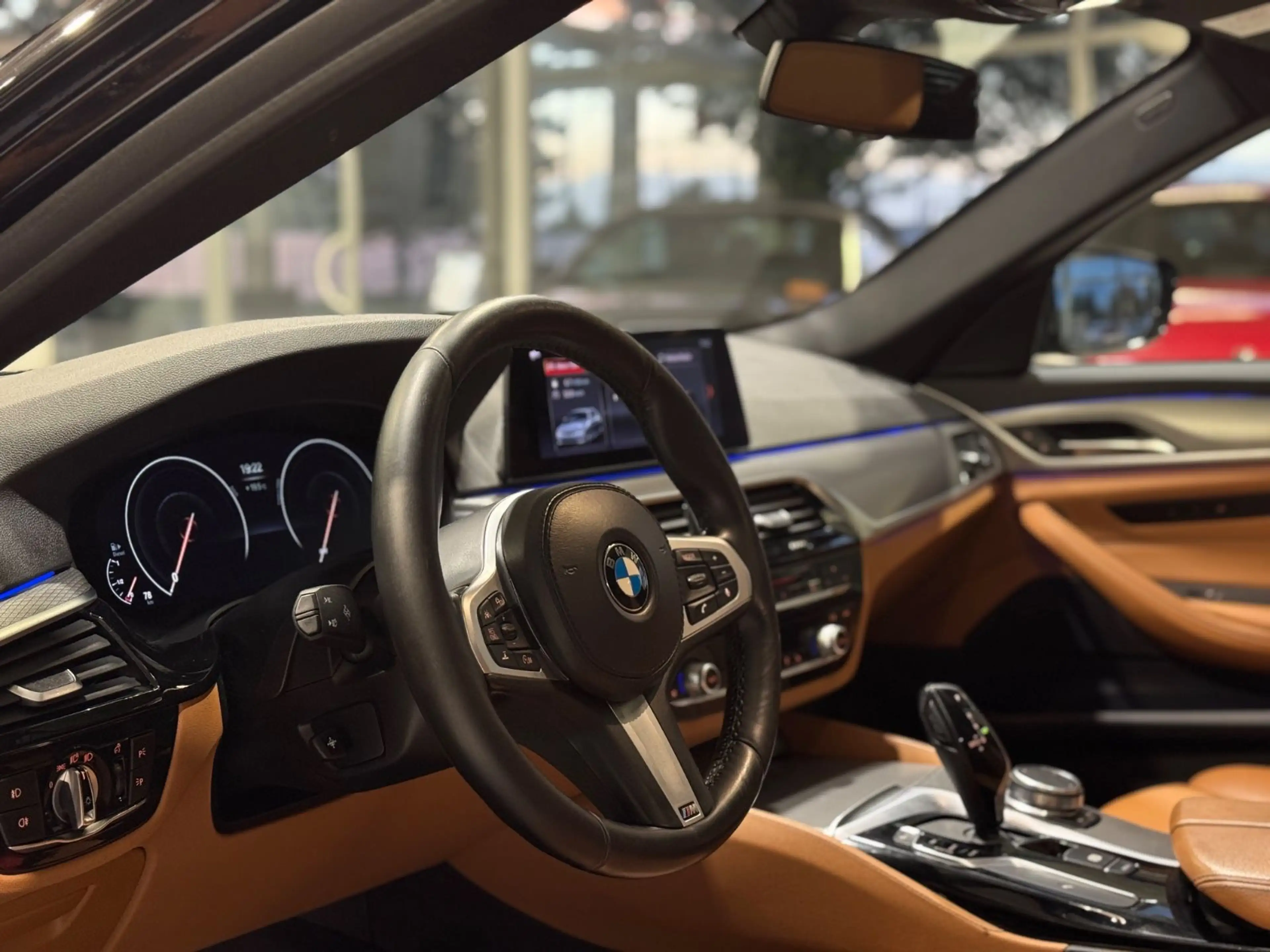 BMW 525 d M-Paket I SoftClose I HUD I Schiebedach — photo 10