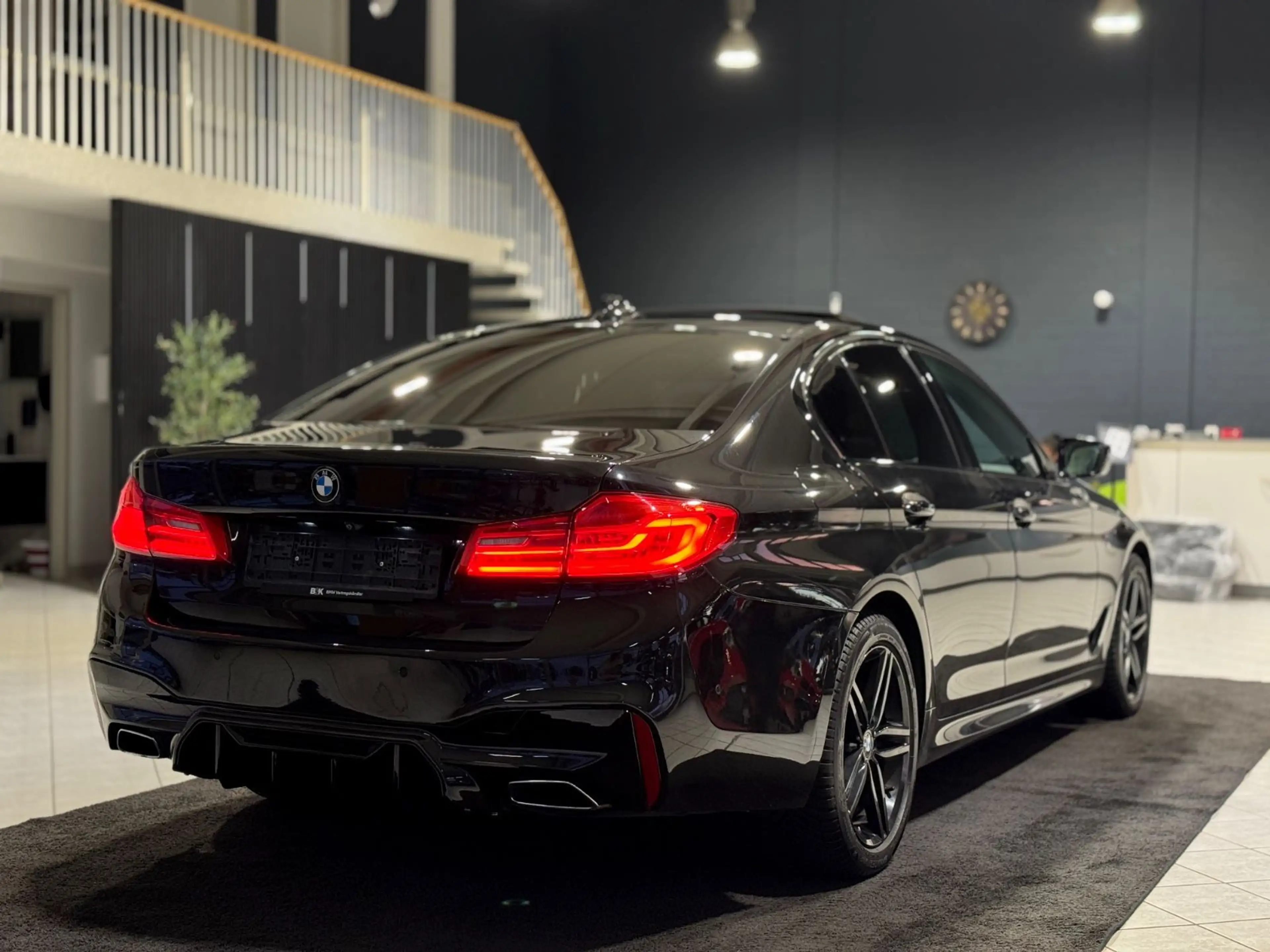 BMW 525 d M-Paket I SoftClose I HUD I Schiebedach — photo 6