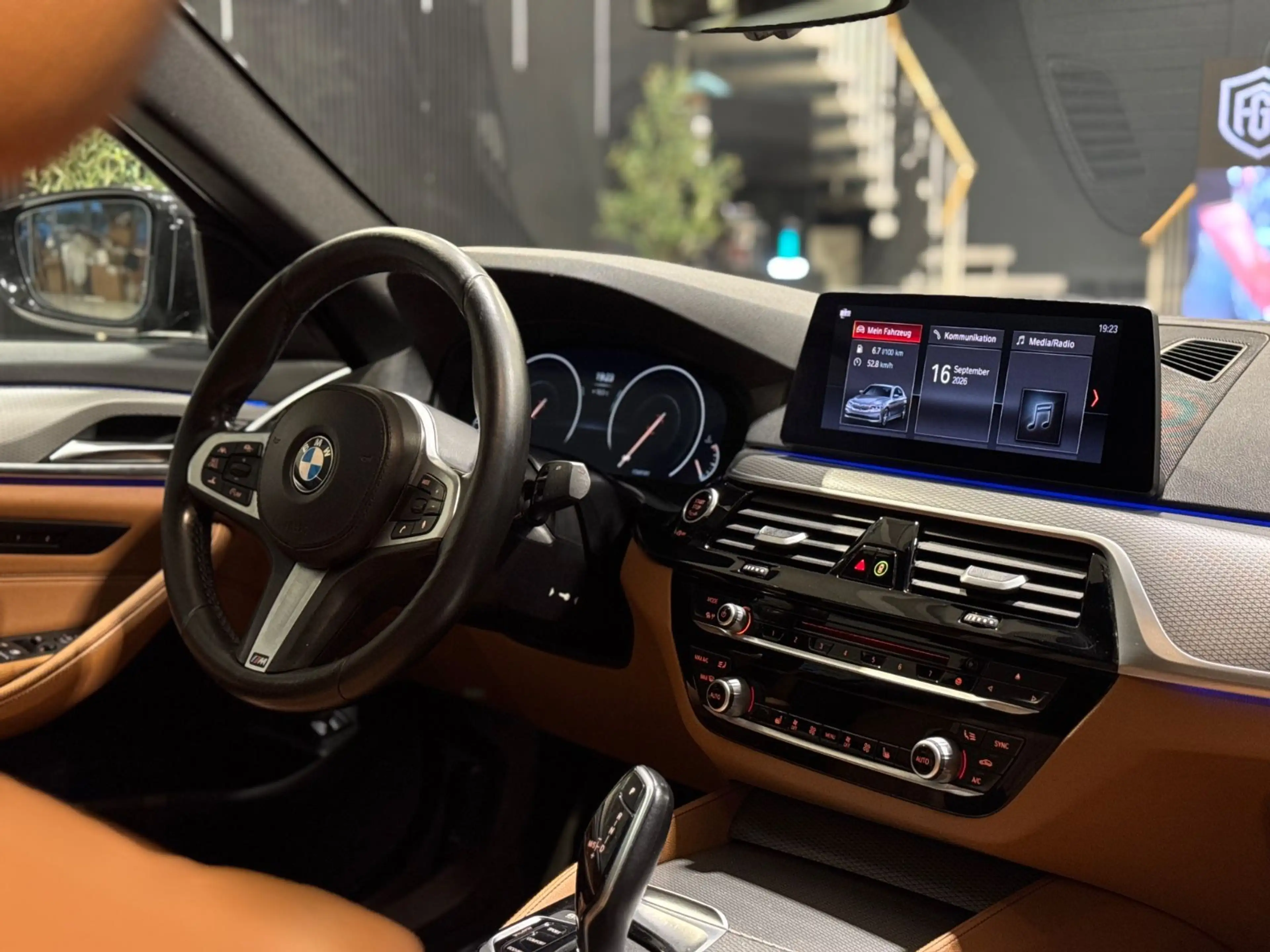 BMW 525 d M-Paket I SoftClose I HUD I Schiebedach — photo 14