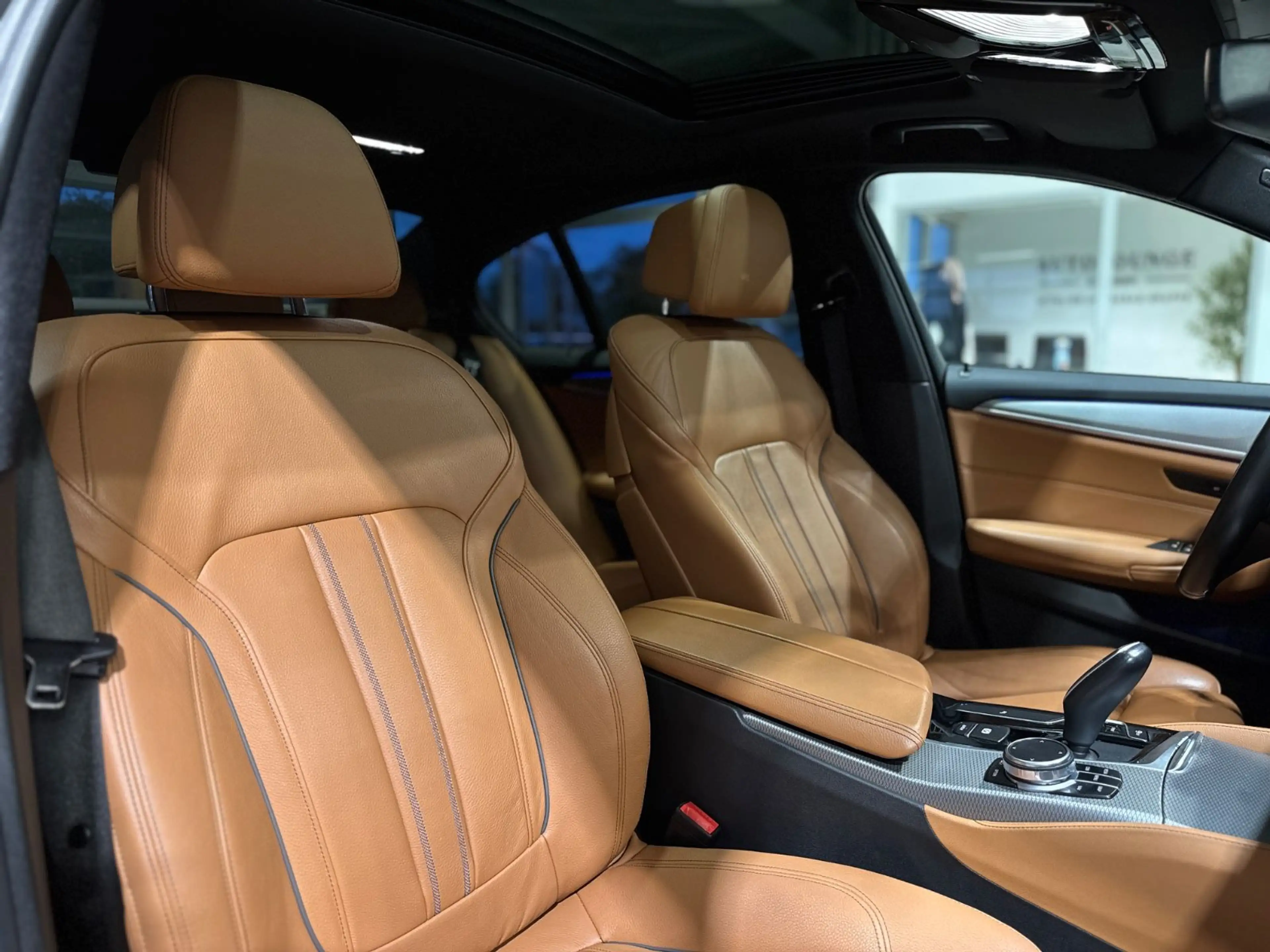 BMW 525 d M-Paket I SoftClose I HUD I Schiebedach — photo 12