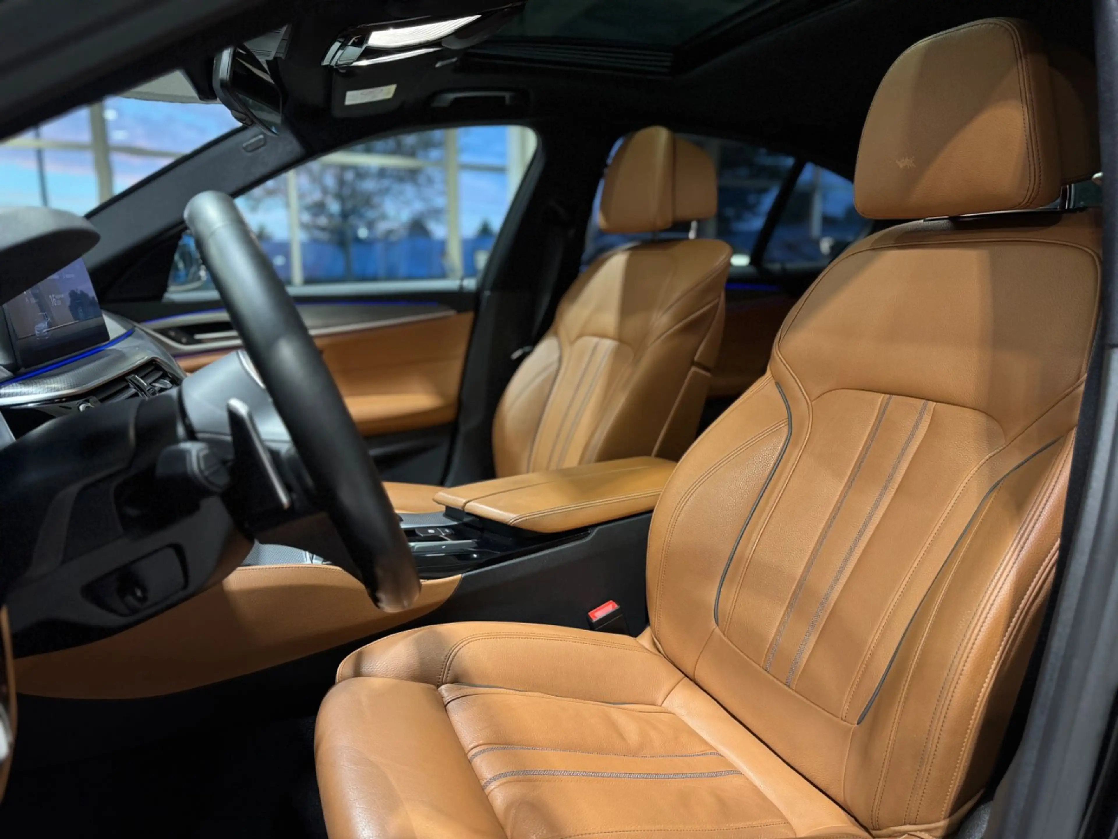BMW 525 d M-Paket I SoftClose I HUD I Schiebedach — photo 11