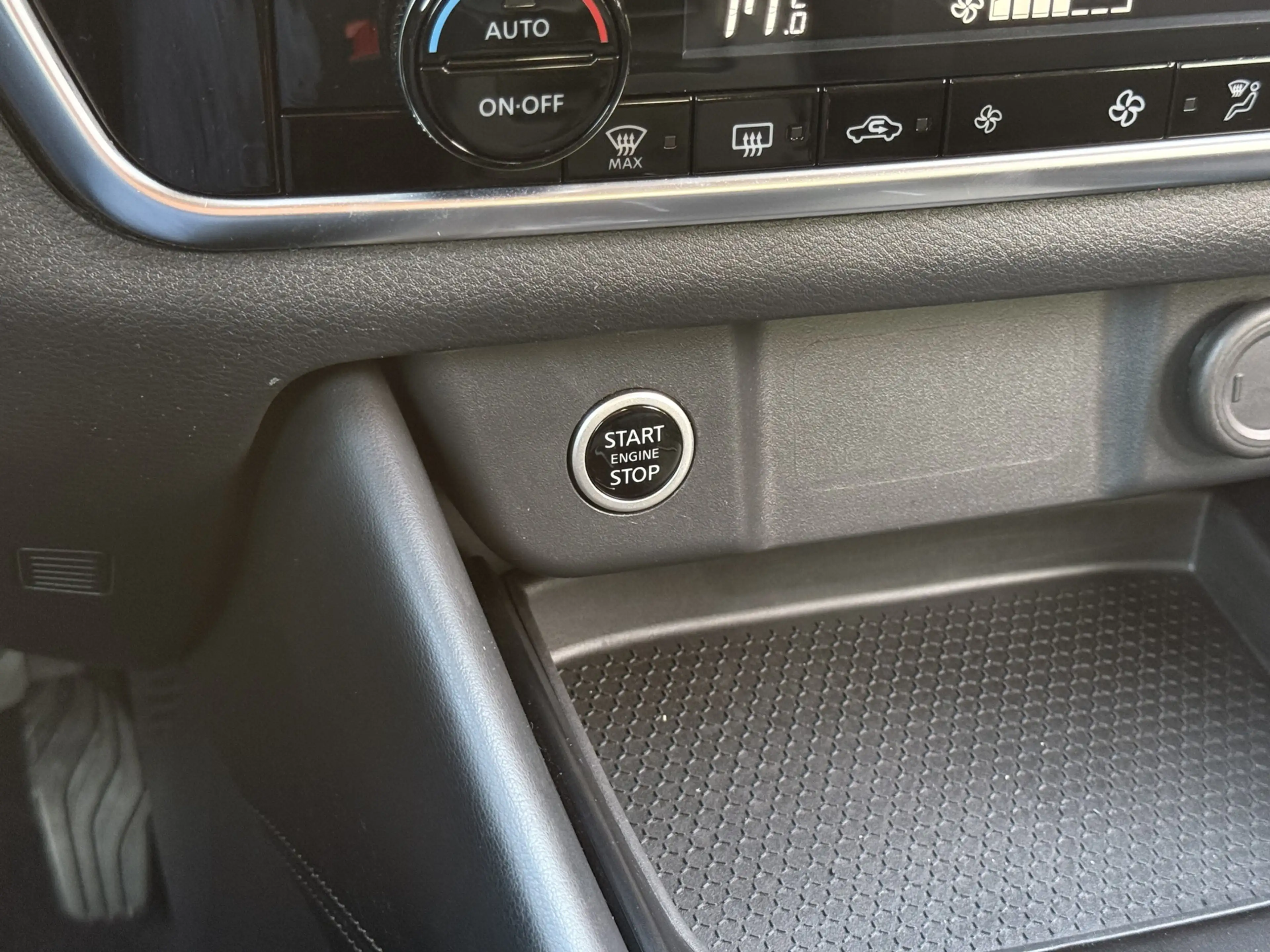 Nissan Qashqai 1.3 MHEV Xtronic N-Connecta Panodak / Carplay / 36 — photo 34