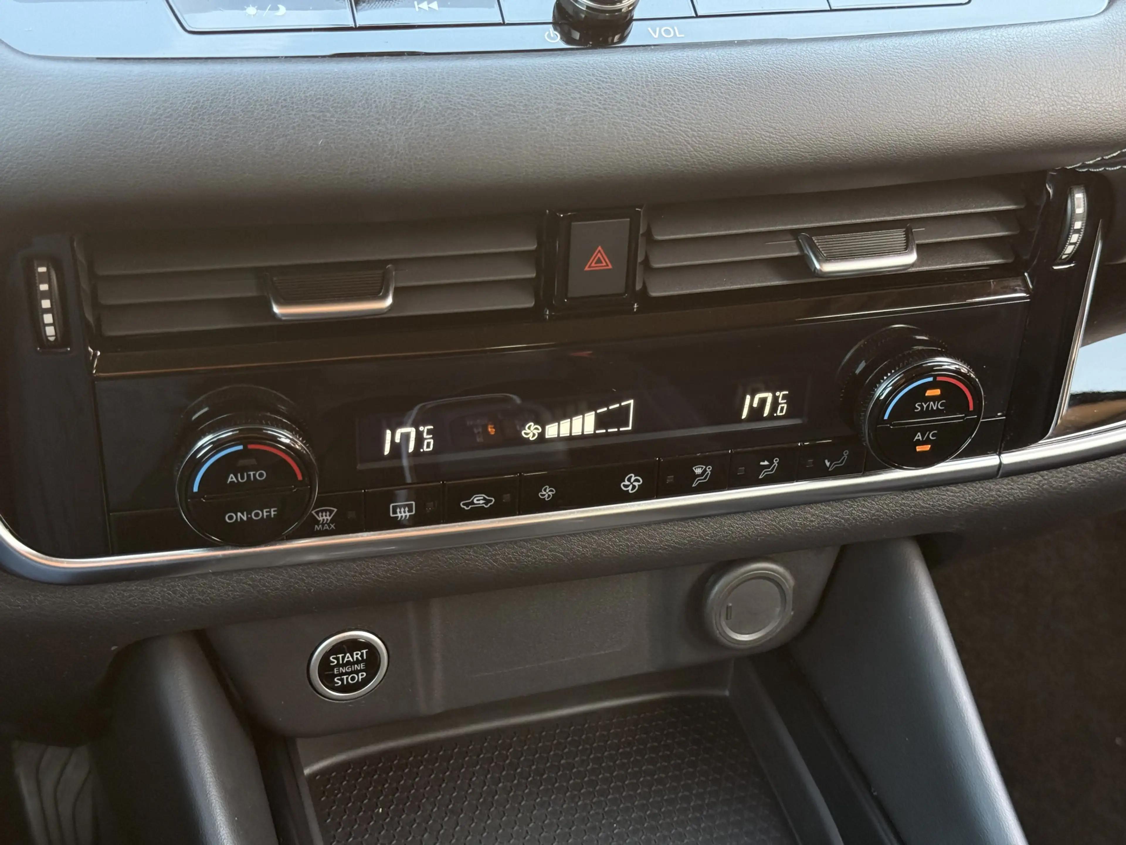 Nissan Qashqai 1.3 MHEV Xtronic N-Connecta Panodak / Carplay / 36 — photo 35