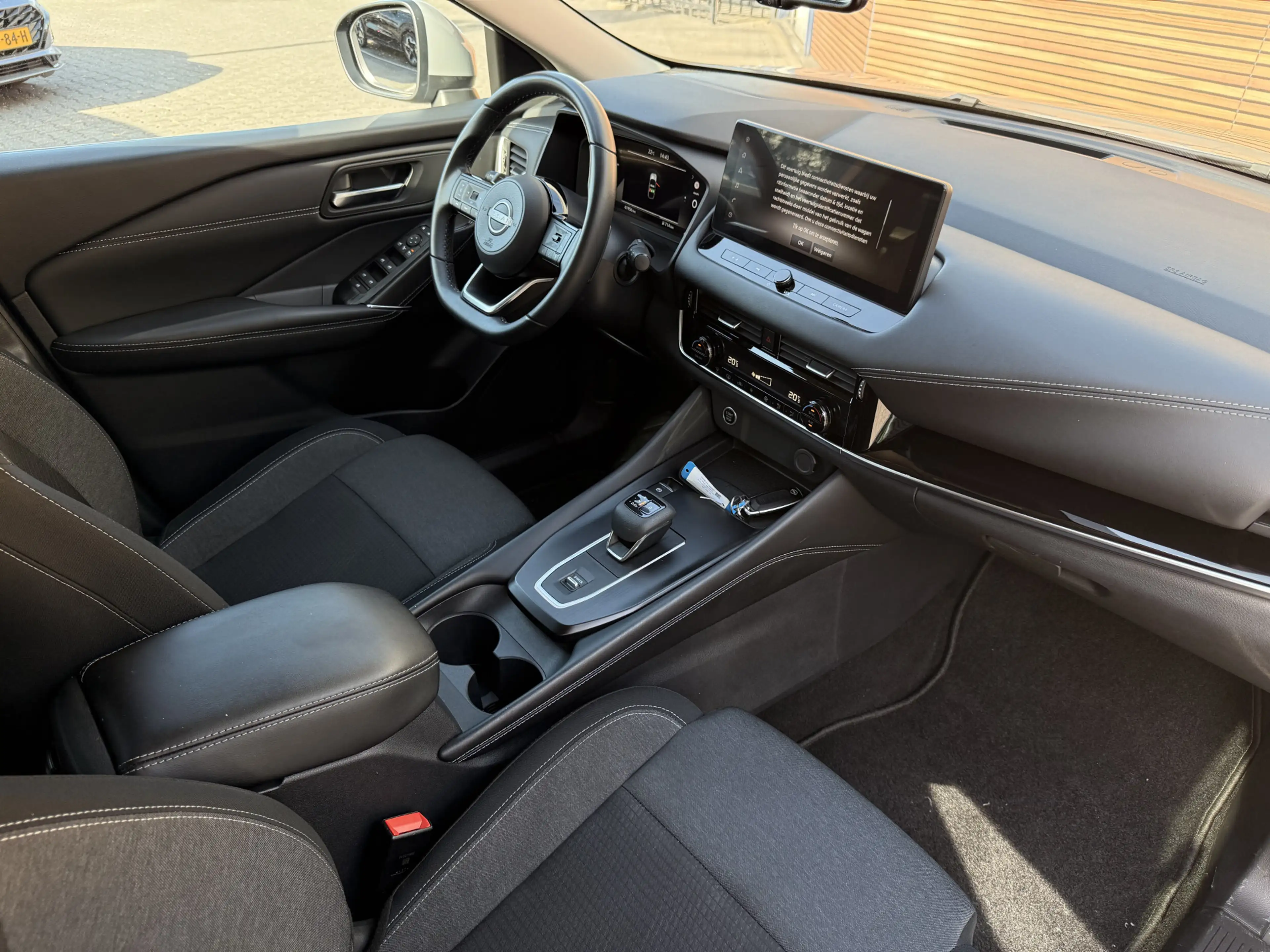 Nissan Qashqai 1.3 MHEV Xtronic N-Connecta Panodak / Carplay / 36 — photo 4