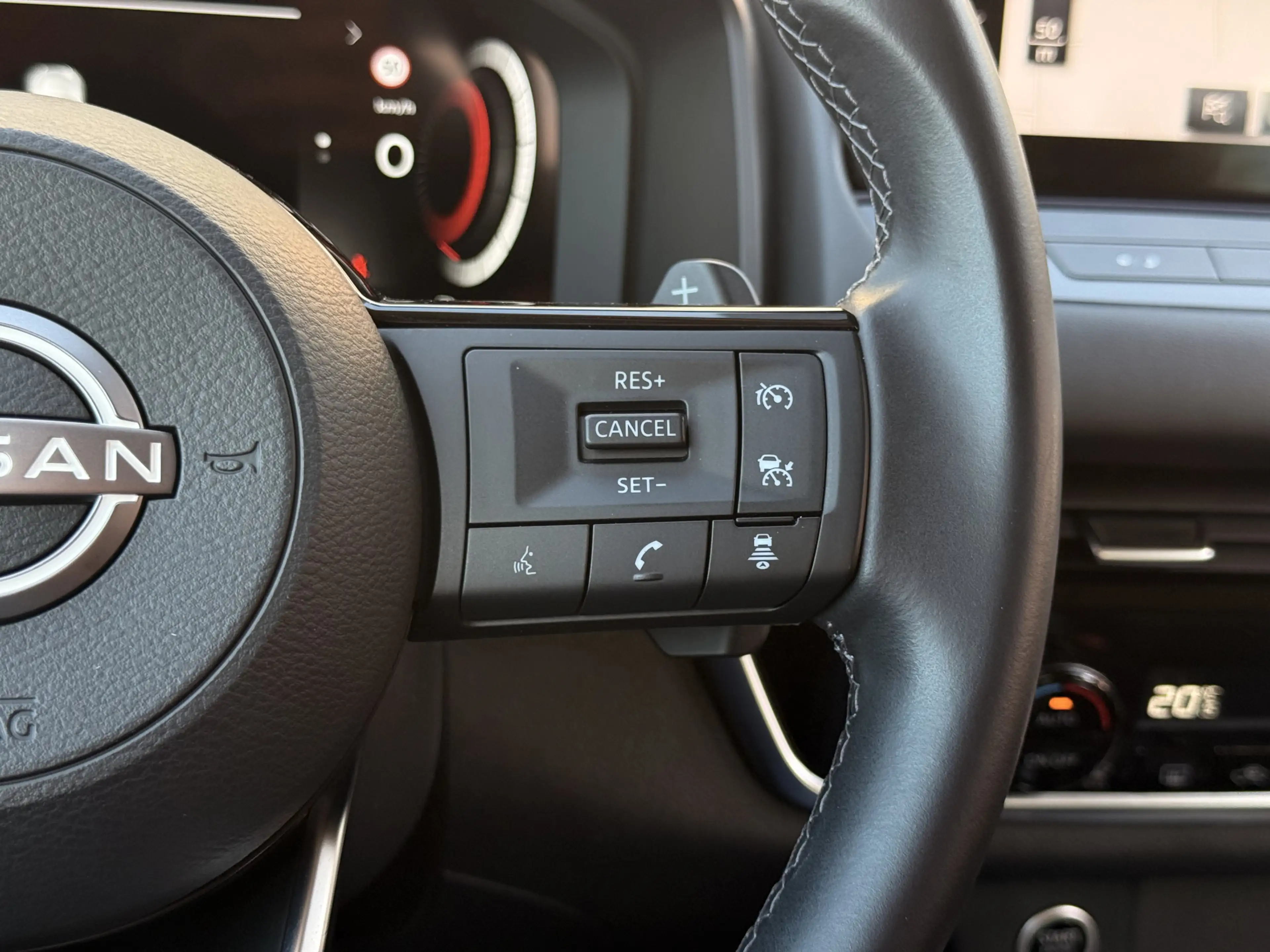 Nissan Qashqai 1.3 MHEV Xtronic N-Connecta Panodak / Carplay / 36 — photo 25