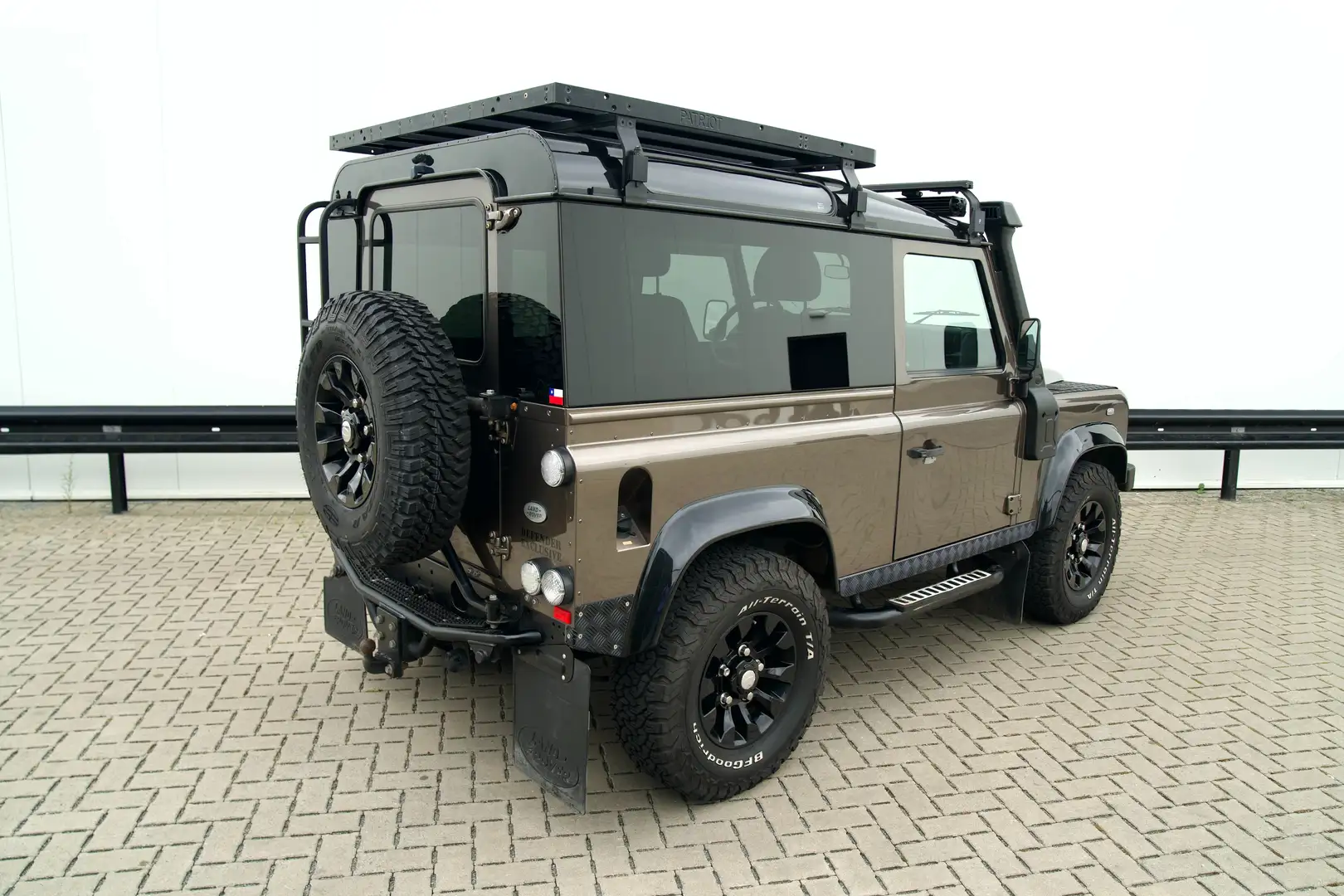 Land Rover Defender 90 | 2.2 TD4 | Bronze - 2