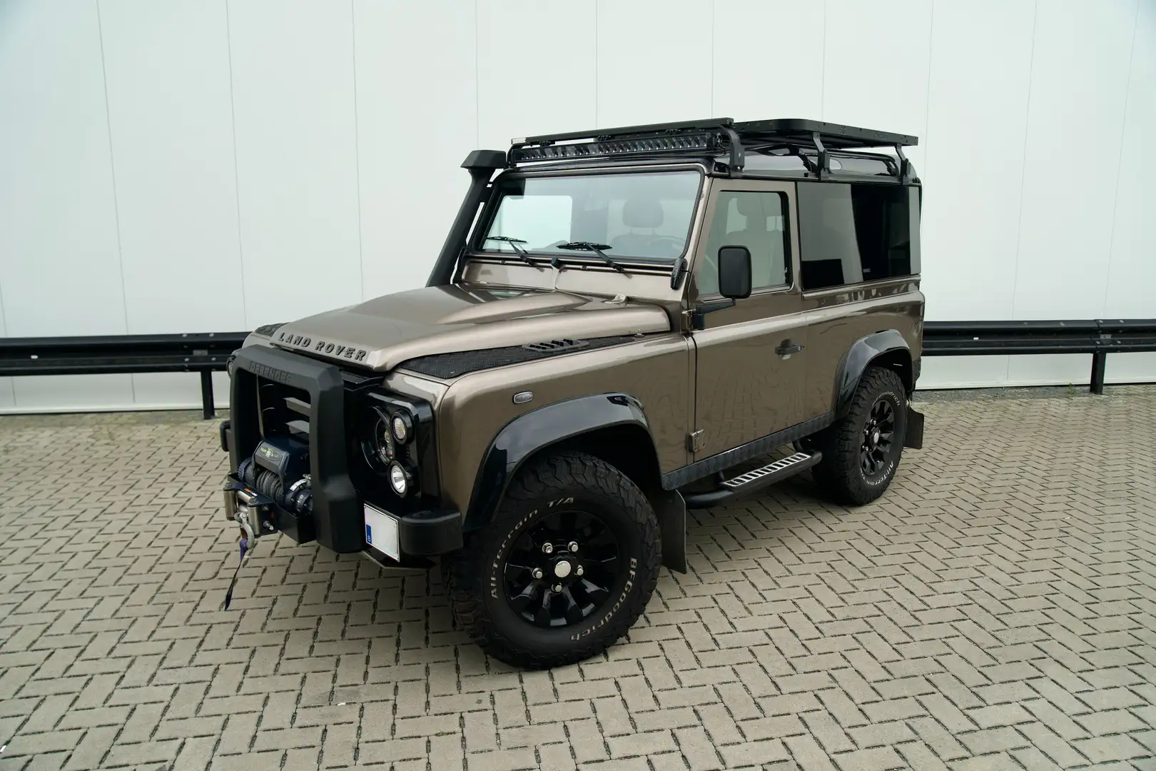 Land Rover Defender 90 | 2.2 TD4 | Bronze - 1