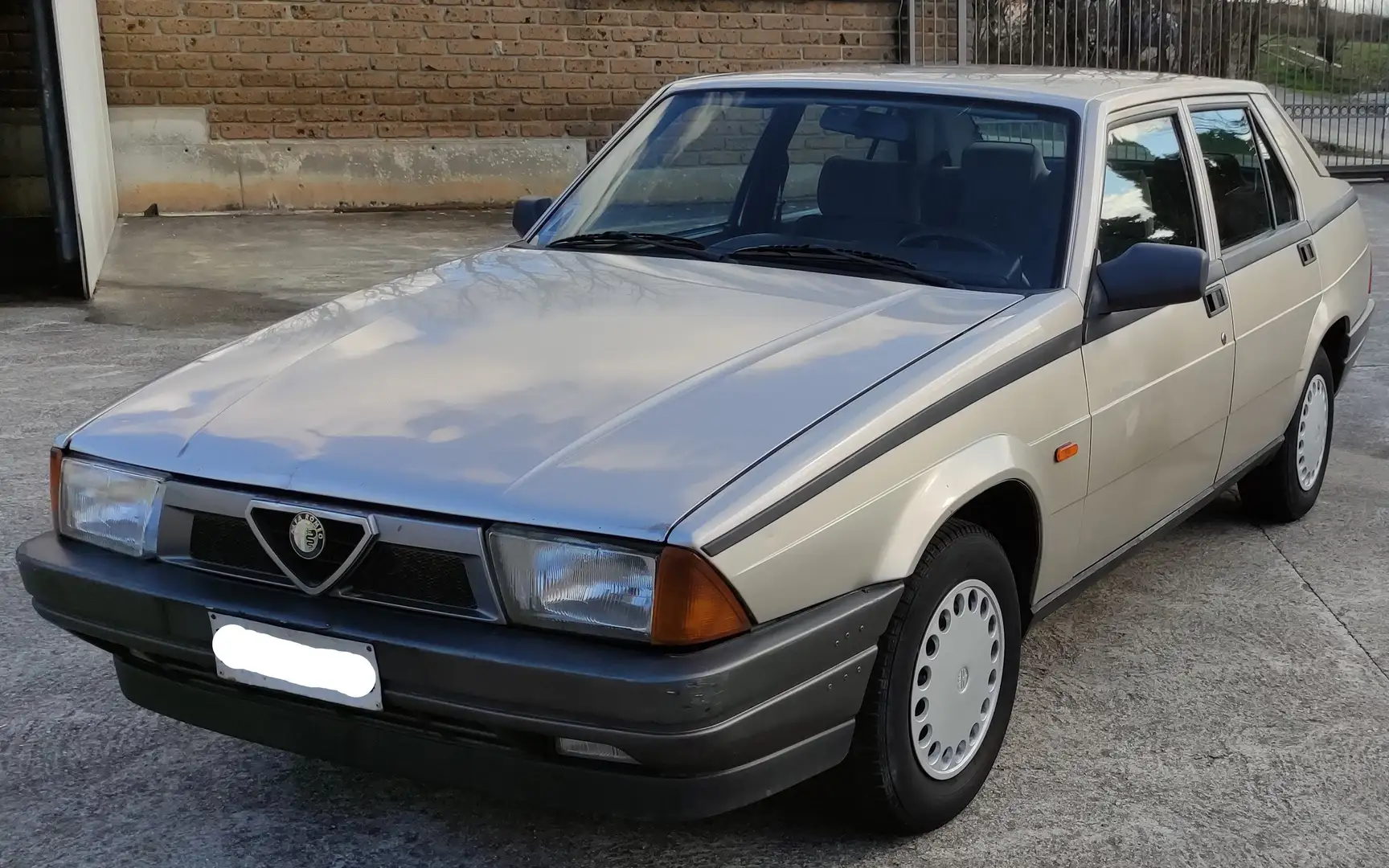 Alfa Romeo 75 1.6 carburatori Silber - 1