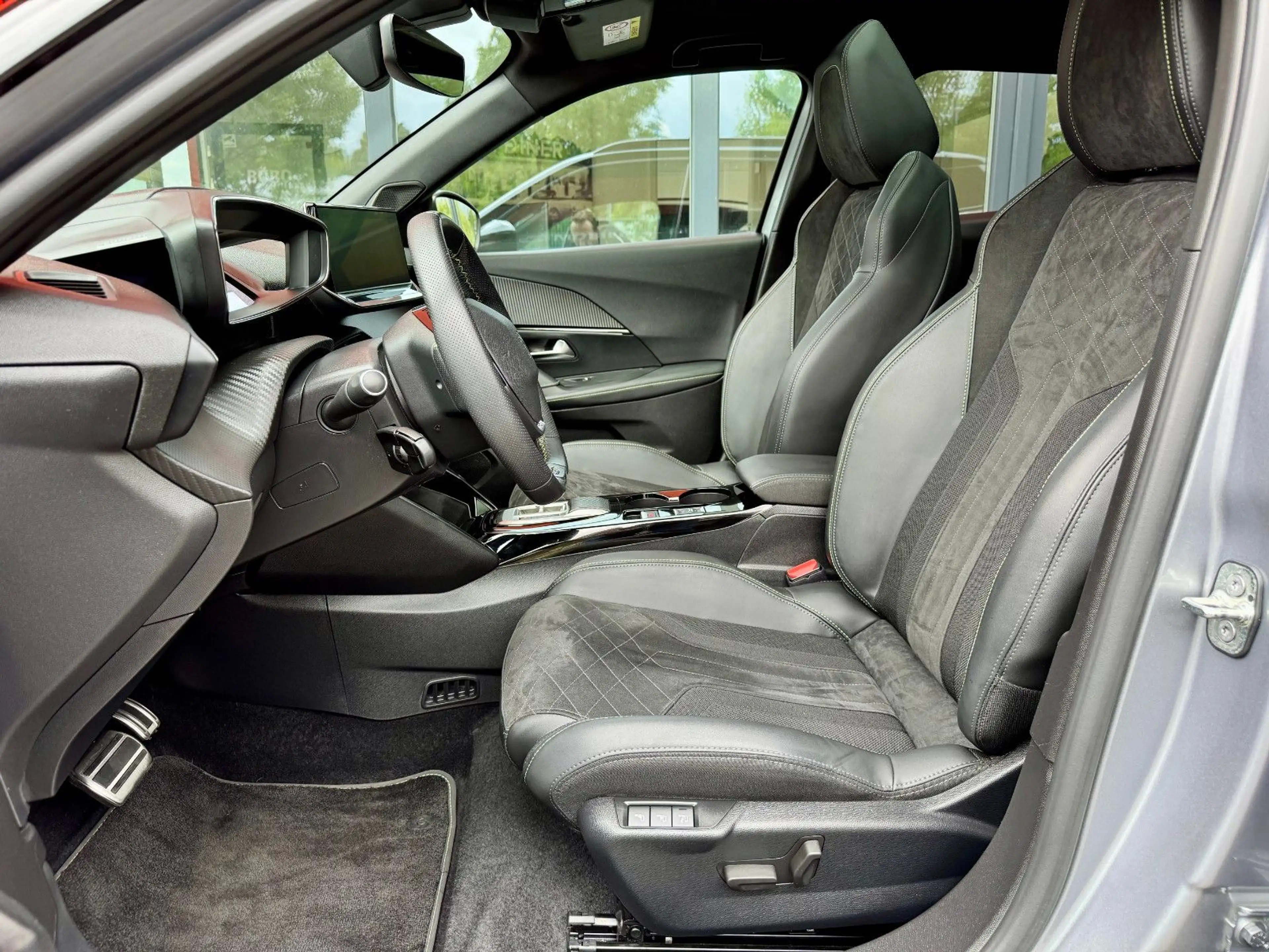 Peugeot e-2008 GT*Panorama*11kWcharger*Totwinkel*Massage — photo 8