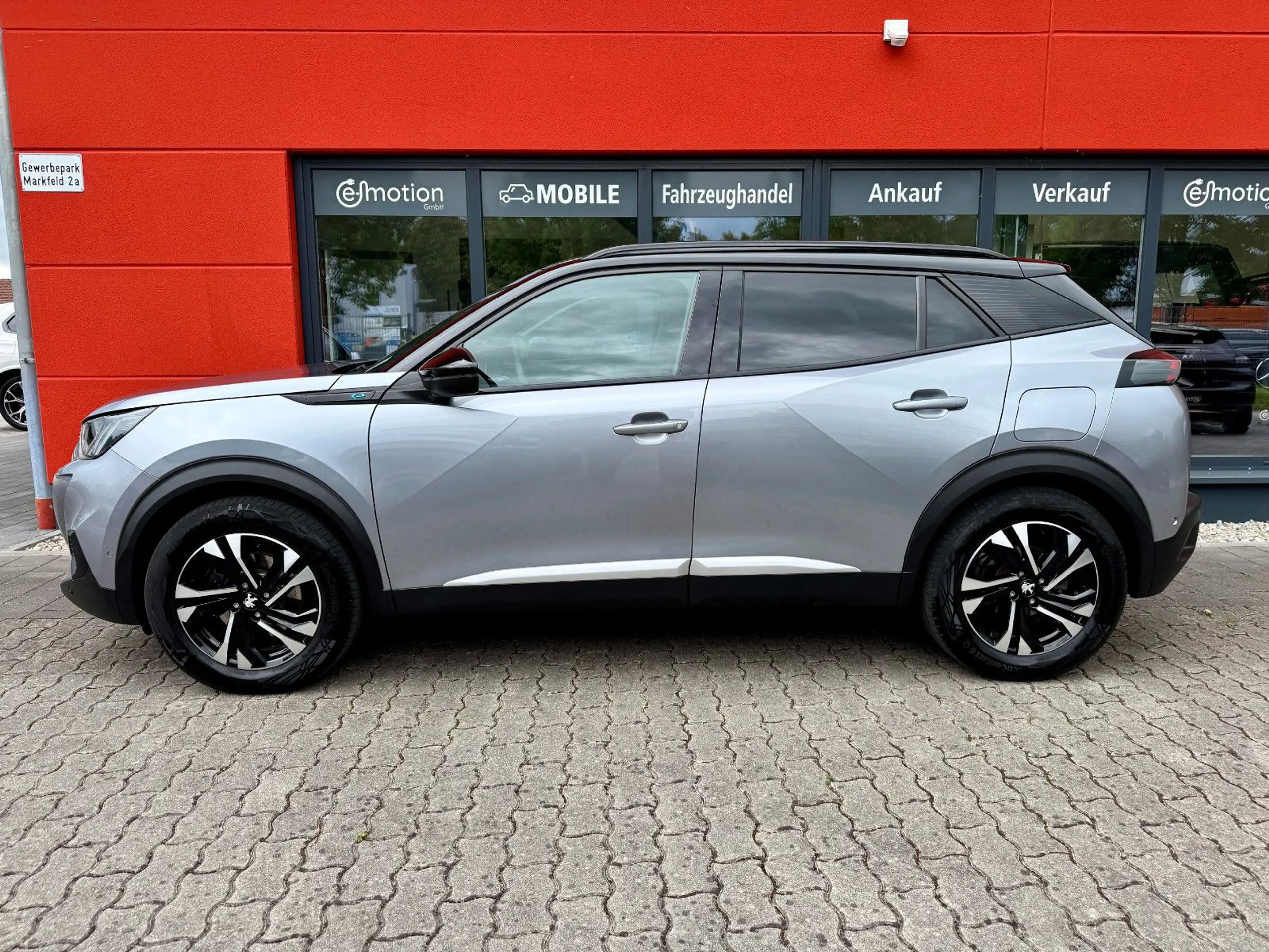Peugeot e-2008 GT*Panorama*11kWcharger*Totwinkel*Massage — photo 2