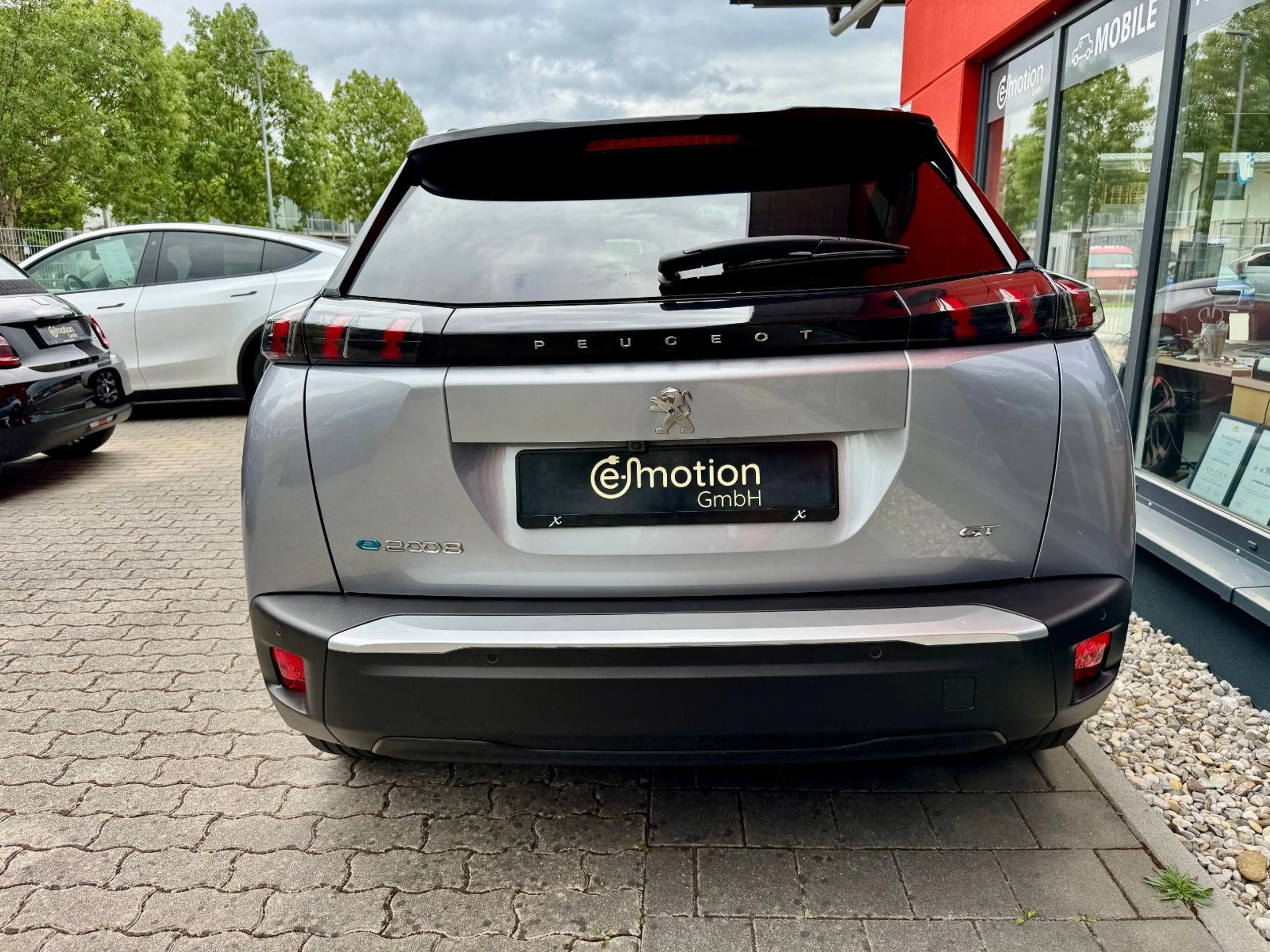 Peugeot e-2008 GT*Panorama*11kWcharger*Totwinkel*Massage — photo 4