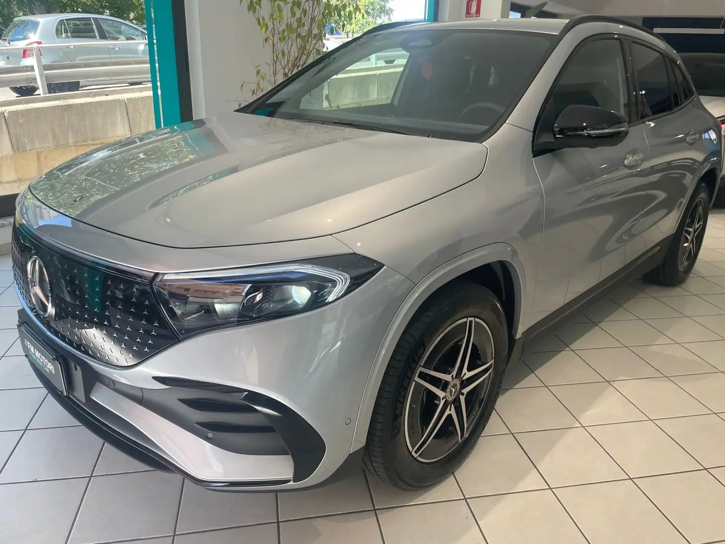 Mercedes-Benz EQA EQA 250 AMG Line Advanced Plus Gris - 1