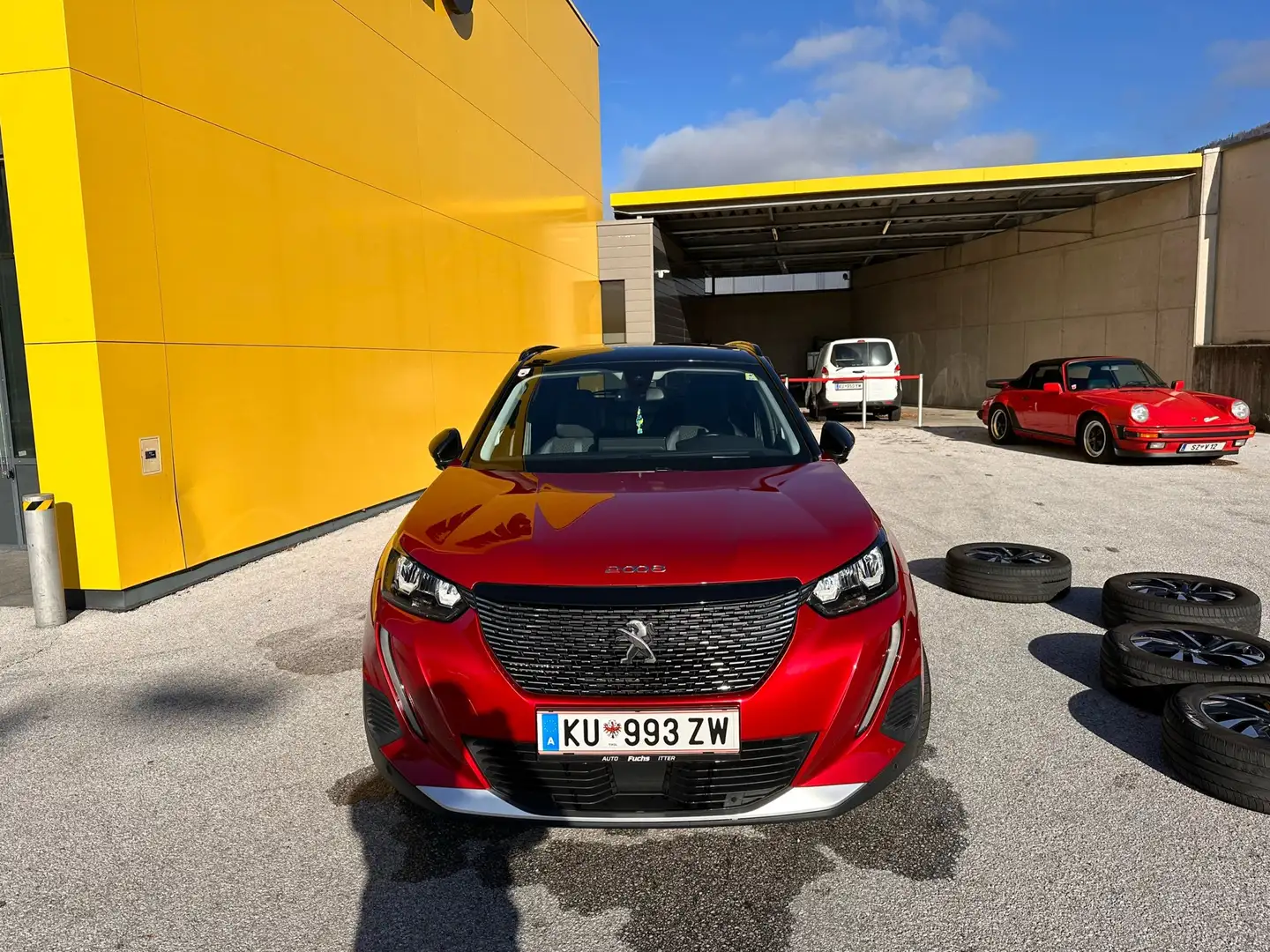 Peugeot 2008 BlueHDi 130 S&S Allure EAT8 Rot - 2