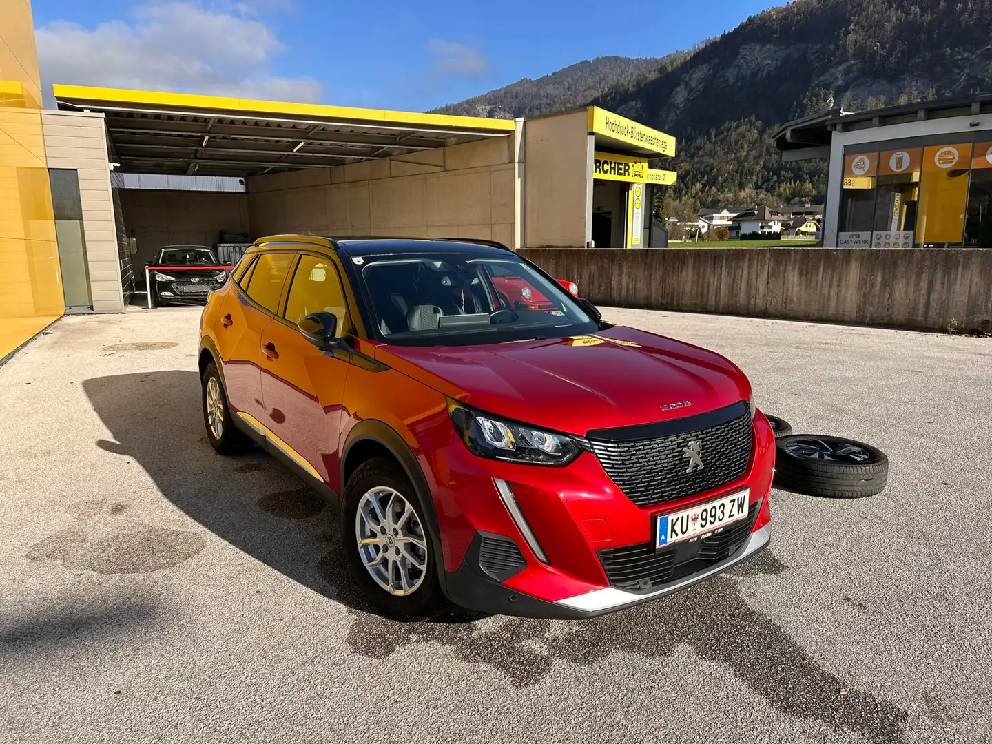 Peugeot 2008 BlueHDi 130 S&S Allure EAT8 Rot - 1