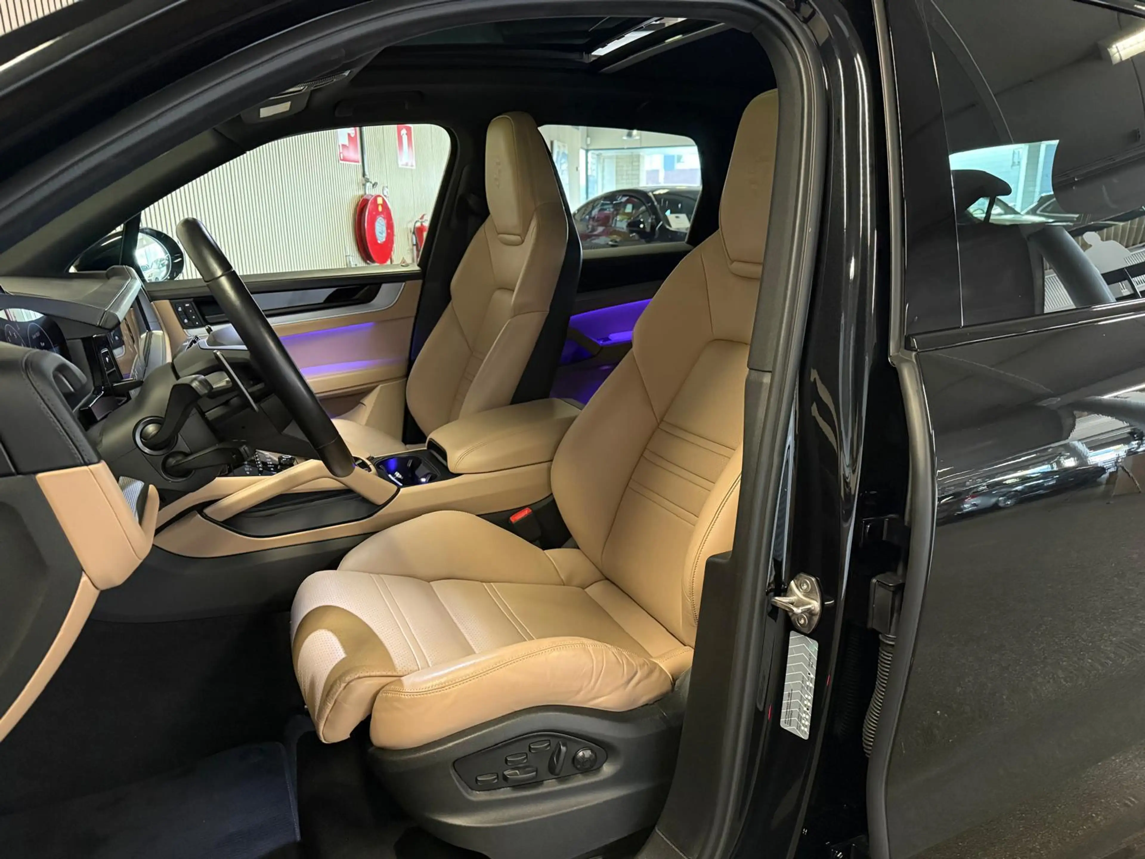 Porsche Cayenne 3.0 E-Hybrid SPORT DESIGN-PANORAMA-LUCHTV.-STOELEN — photo 11