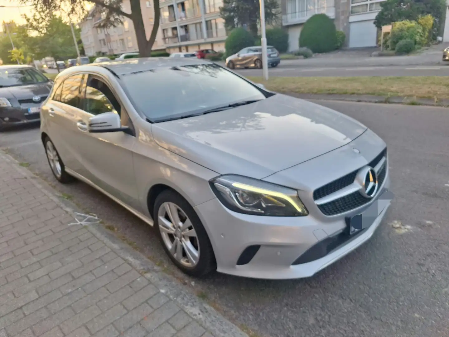 Mercedes-Benz A 180 Pack sport 96.000km Gris - 1