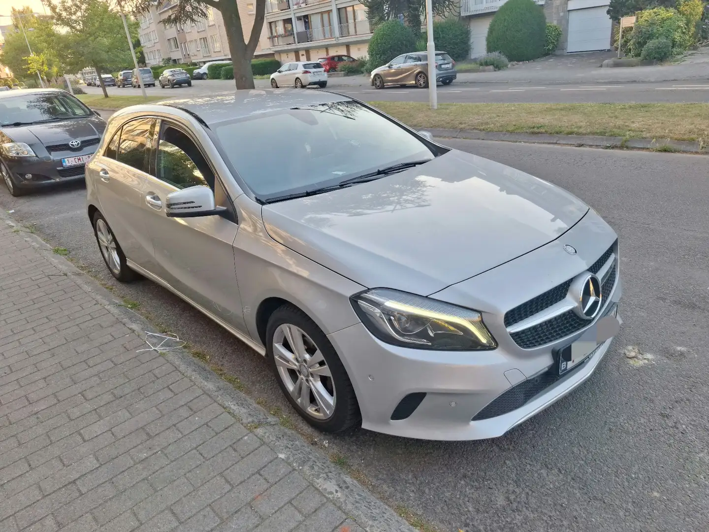 Mercedes-Benz A 180 Pack sport 96.000km Gris - 2