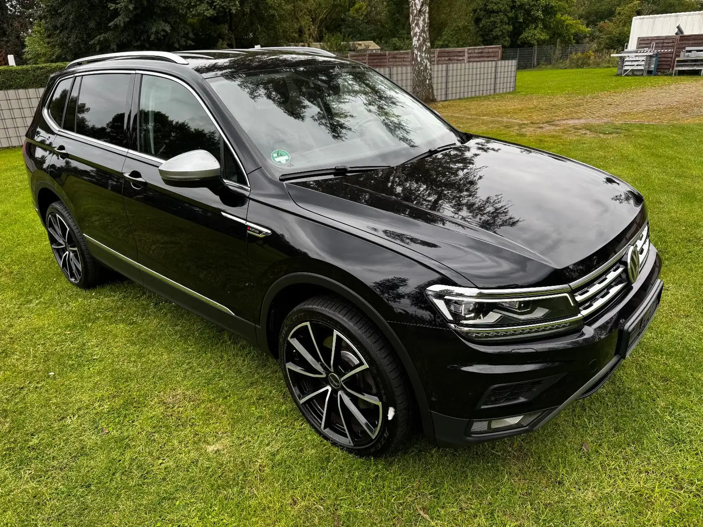Volkswagen Tiguan Allspace Highline 4M+LEDER+NAVI+VIEW Schwarz - 1