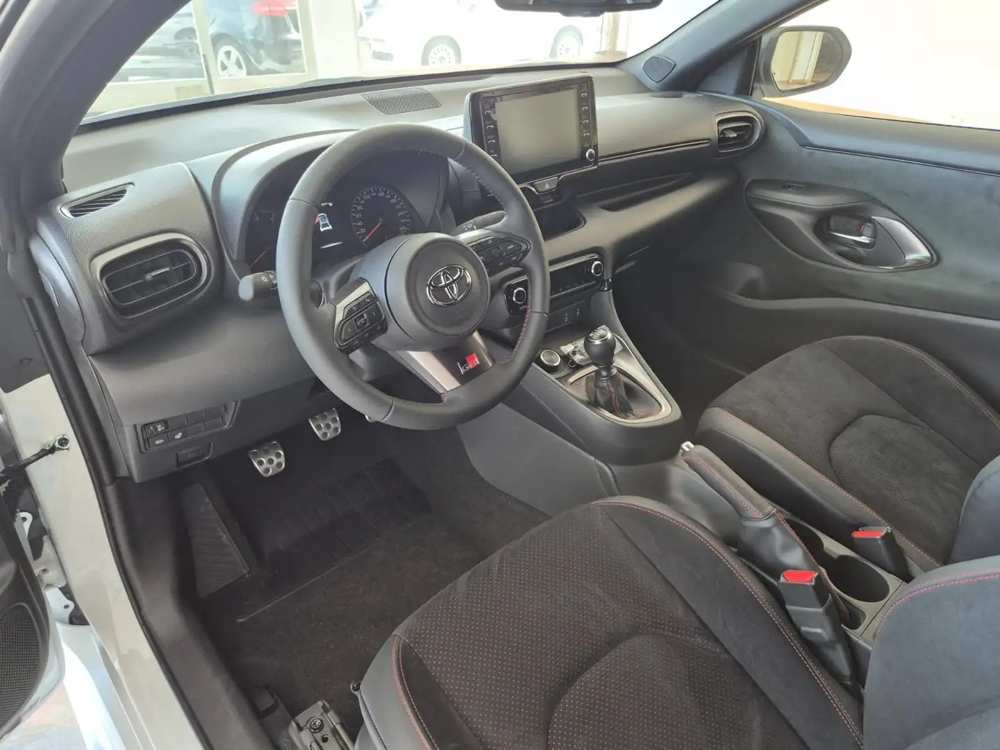 Toyota Yaris GR WRC TRIPLE EDITION Blanc - 2