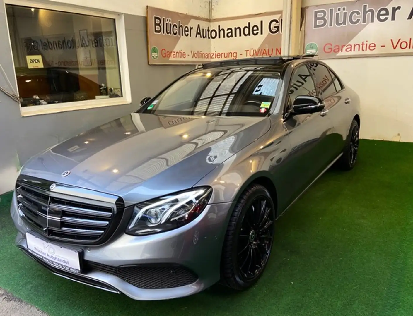 Mercedes-Benz E 400 E -Klasse Lim. 4Matic Sonderedition Grau - 1