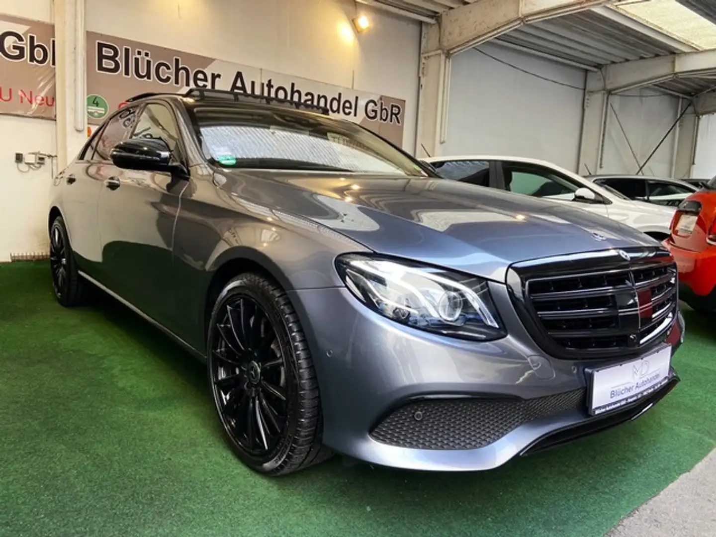 Mercedes-Benz E 400 E -Klasse Lim. 4Matic Sonderedition Grau - 2