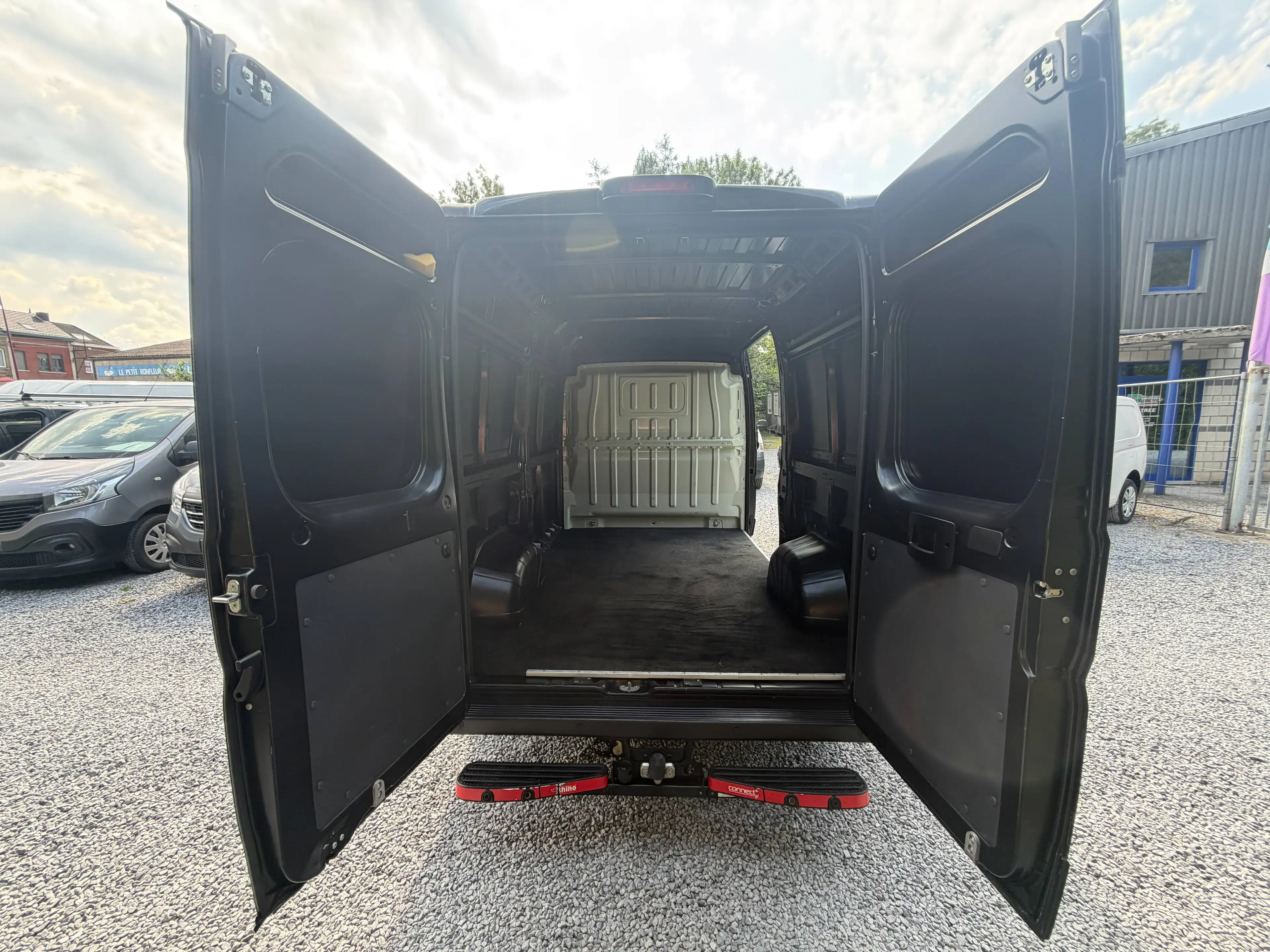 Peugeot Boxer 2.2 BlueHDi L2H2 - 165 CHEVAUX - UTILITAIRE - TVA DEDUCTIBLE - A VOIR - — photo 9
