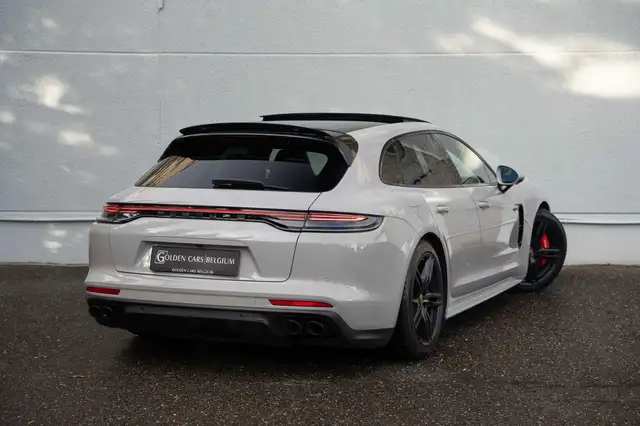 Porsche Panamera view 8