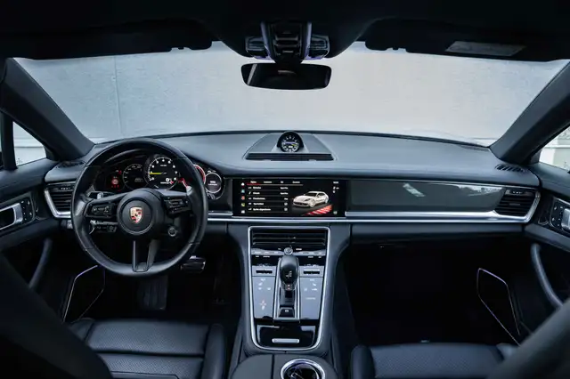 Porsche Panamera view 10
