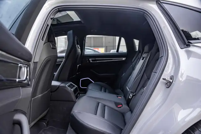 Porsche Panamera view 13
