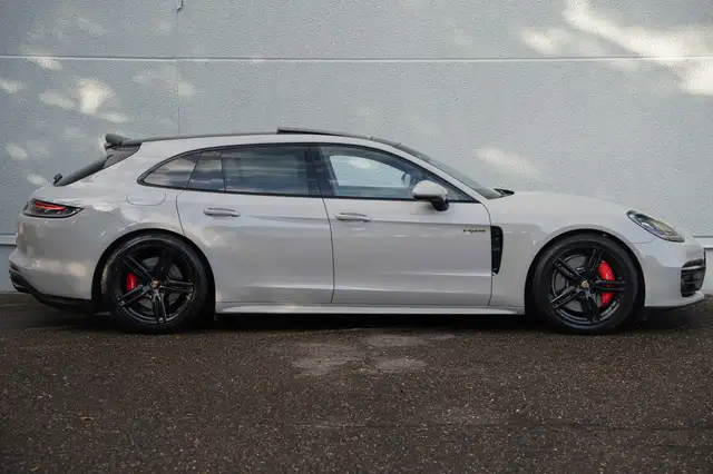 Porsche Panamera view 9