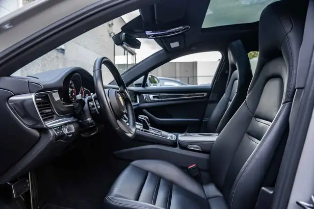 Porsche Panamera view 12