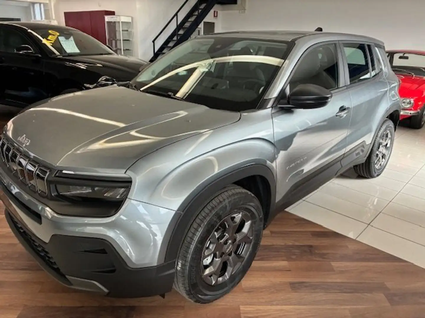 Jeep Avenger Avenger 1.2 turbo Longitude fwd 100cv km zero Šedá - 1