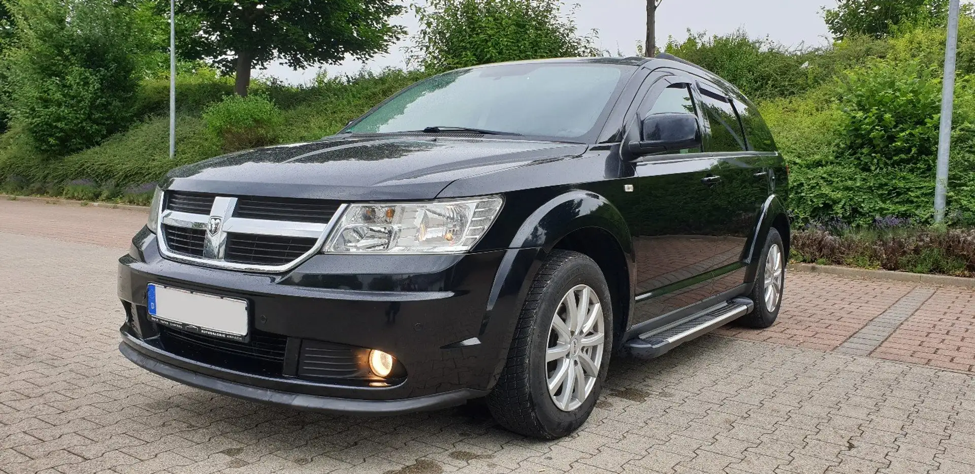 Dodge Journey Journey 2.4 SE mit Infiniti Navigationssystem. Schwarz - 1